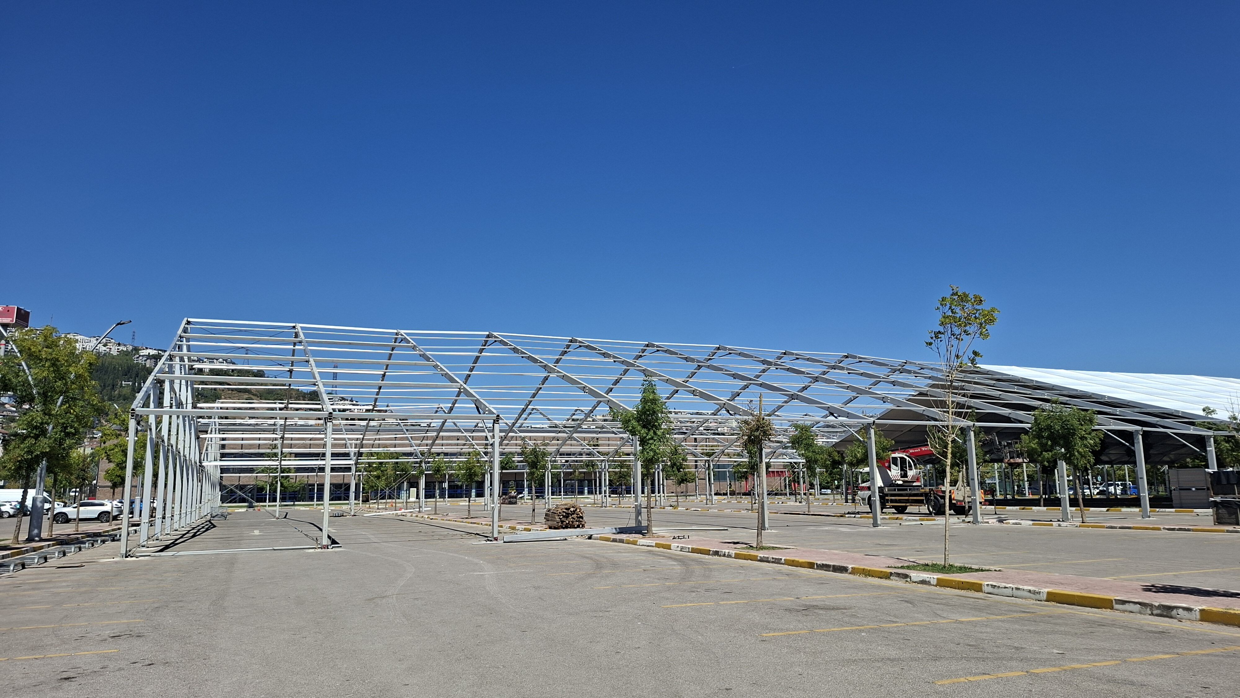 Kocaeli Kitap Fuarı İçin Dev Çadırlar Kurulmaya Başlandı