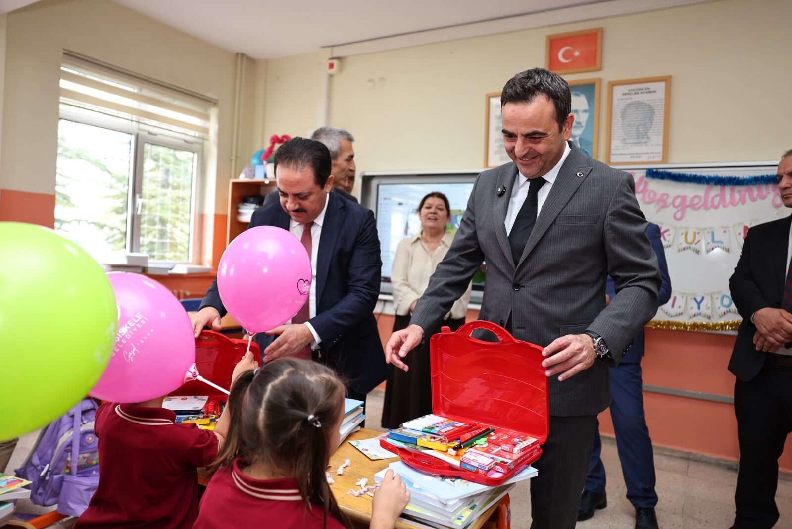 BAŞKAN ÖZLÜ’DEN BAŞİSKELELİ ÖĞRENCİLERE KIRTASİYE DESTEĞİ-2