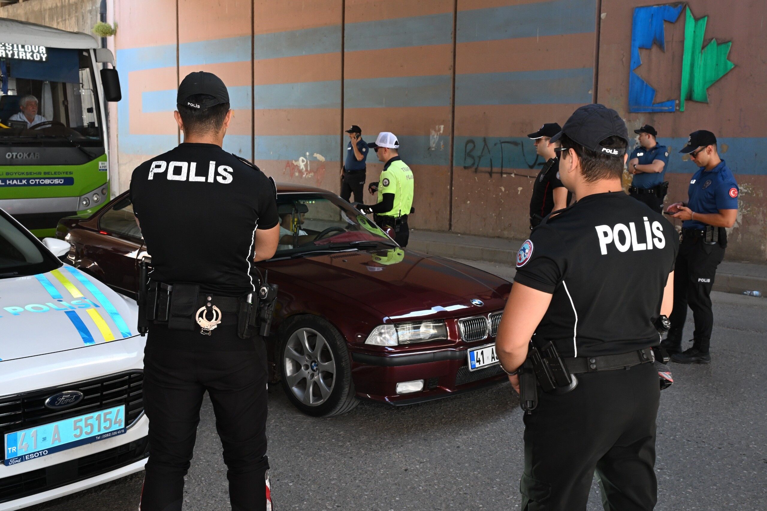 Kocaeli’de Dev Asayiş Operasyonu: 50 Aranan Şahıs Yakalandı