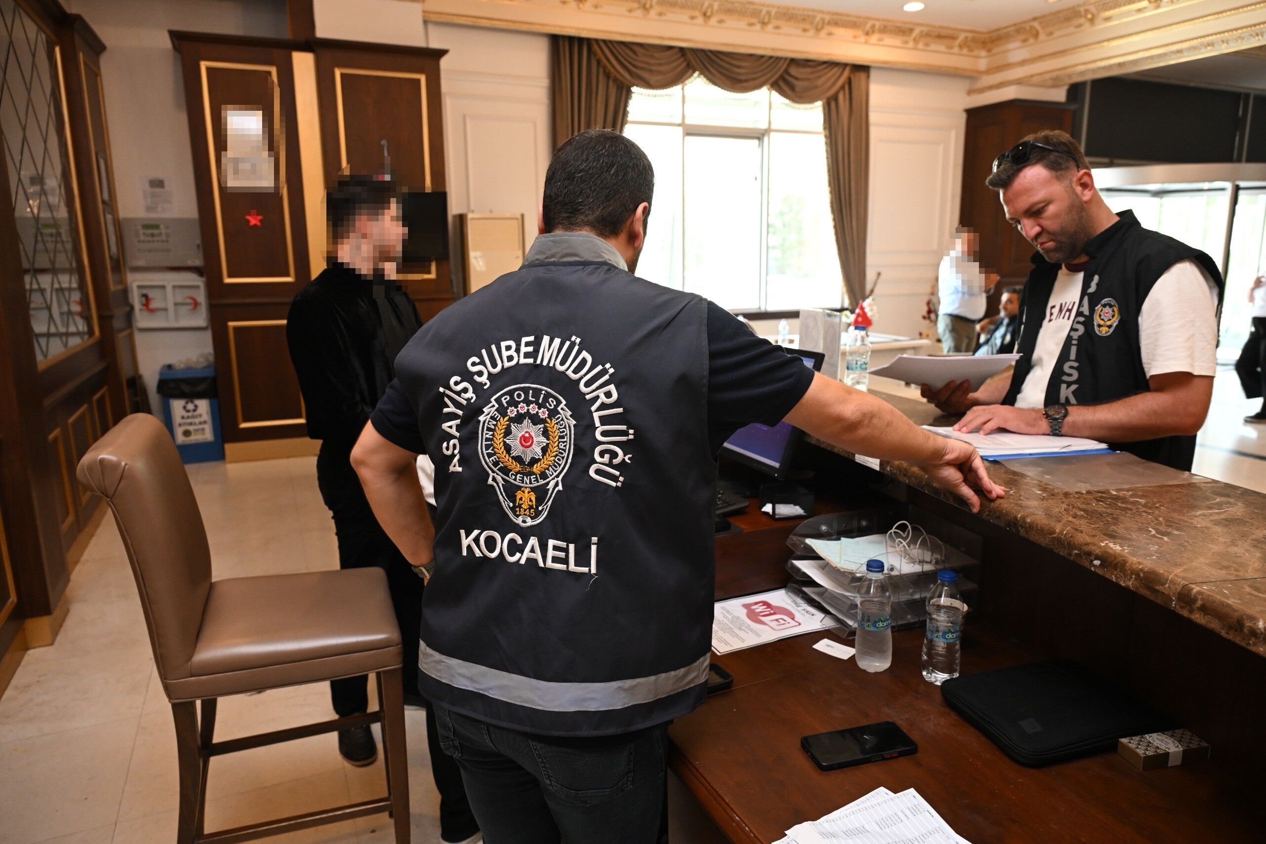 KOCAELİ’DE DEV ASAYİŞ OPERASYONU: 50 ARANAN ŞAHIS YAKALANDI-3