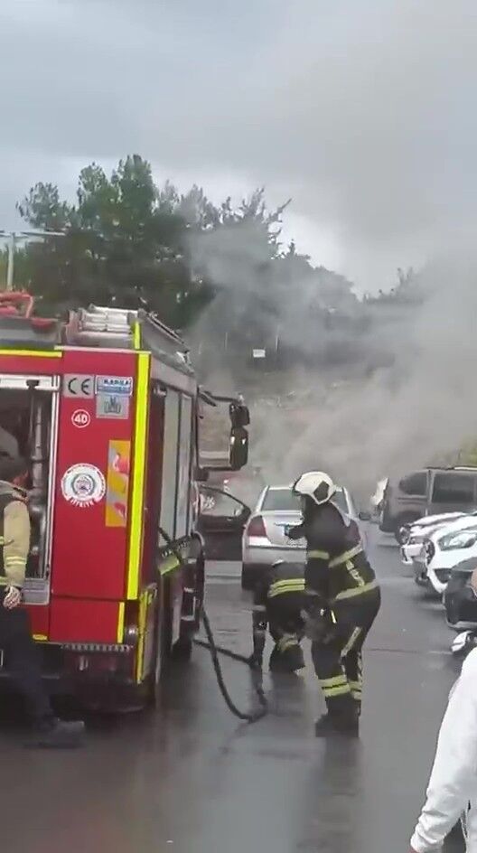 Kocaeli Şehir Hastanesi Otoparkında Otomobil Yangını