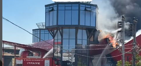 çayırova uçakpark yanıyor