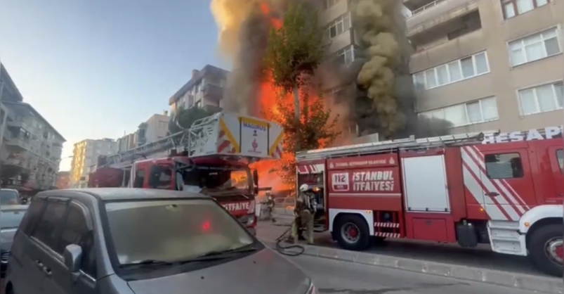 Kartal’da korkutan yangın! Alevler marketi tamamen sardı