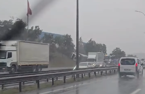 gebze tır devrildi-1