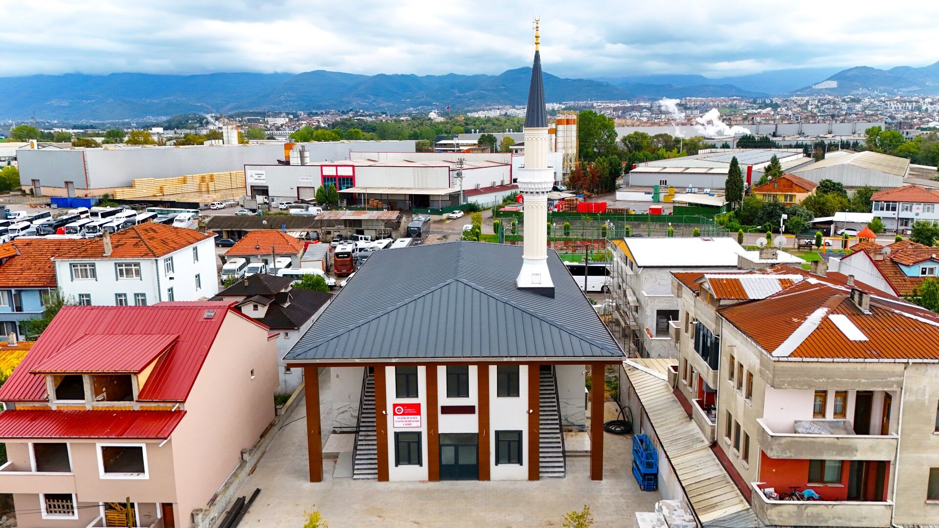 BAŞİSKELE’DE GAZZE ŞEHİTLERİ CAMİİ’NE BÜYÜKŞEHİR DESTEĞİ-1