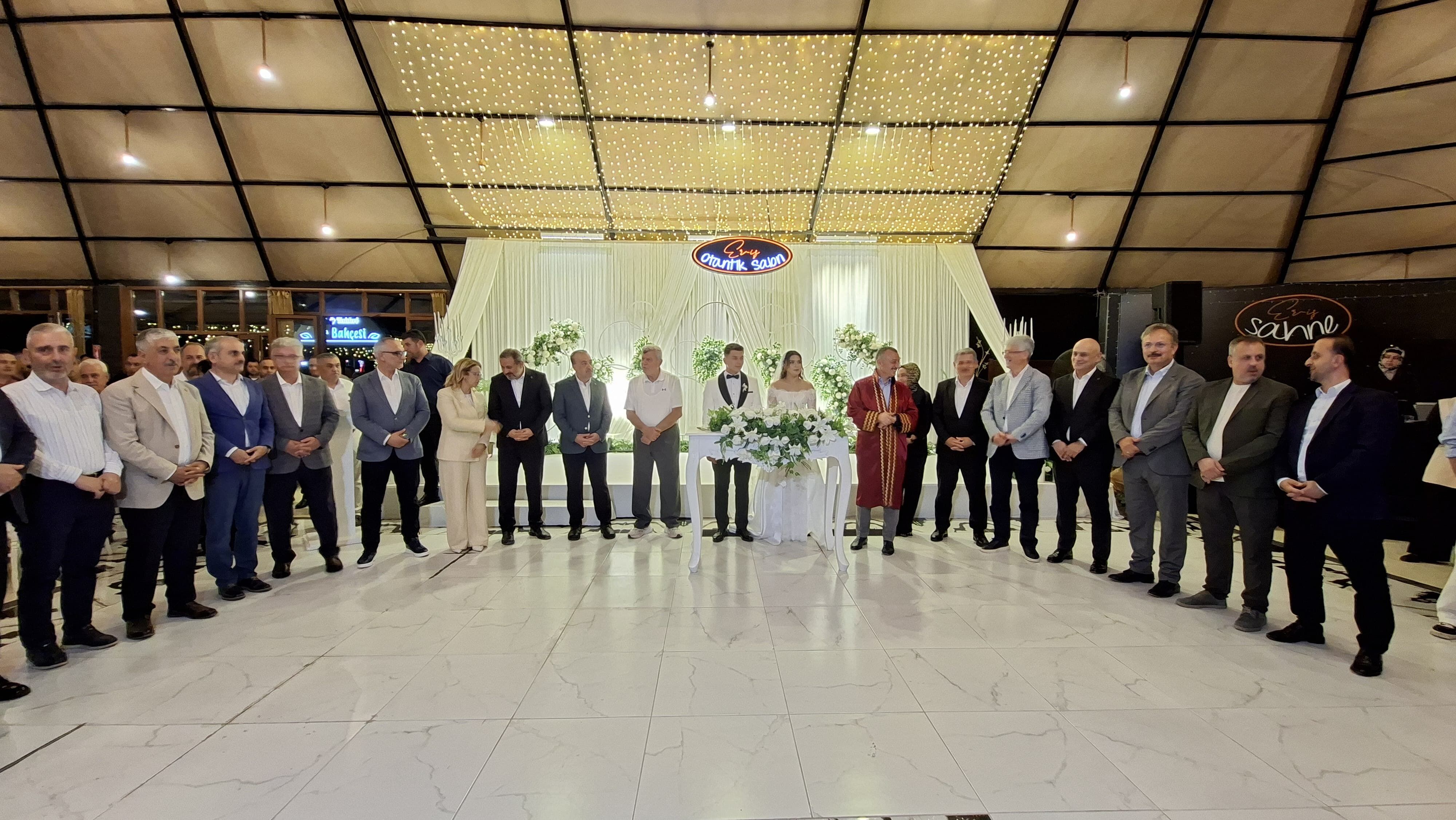 Kandıra Belediye Başkanı Erol Ölmez’in Oğlu Enes Ölmez Dünyaevine Girdi-2