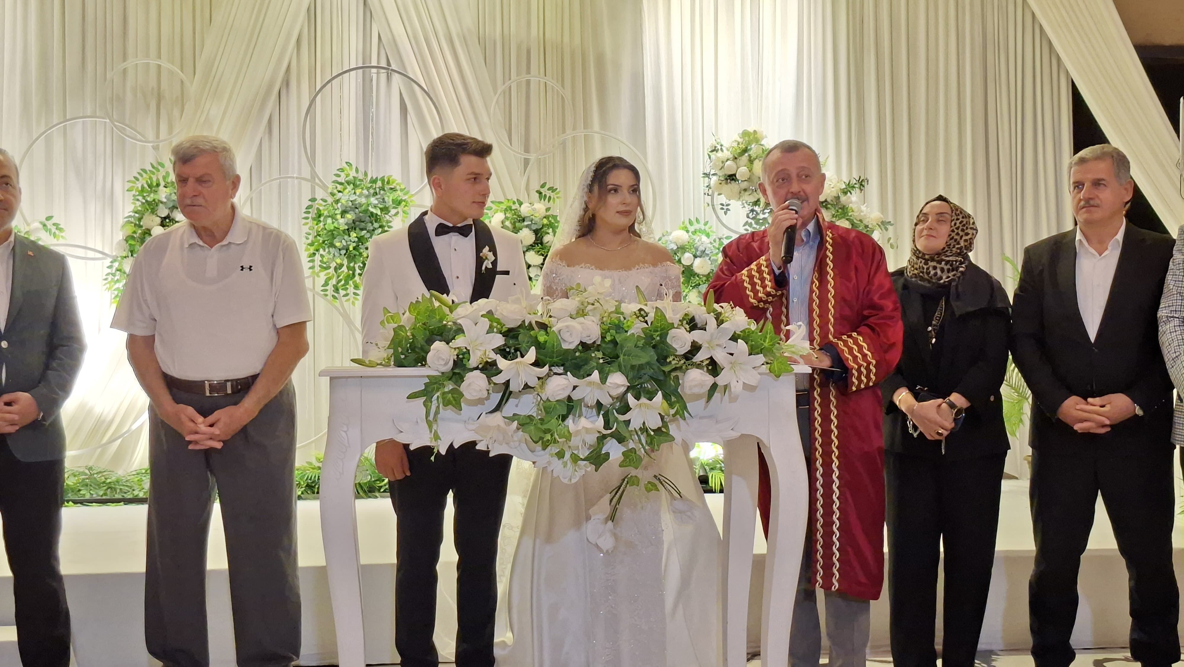 Kandıra Belediye Başkanı Erol Ölmez’in Oğlu Enes Ölmez Dünyaevine Girdi-1