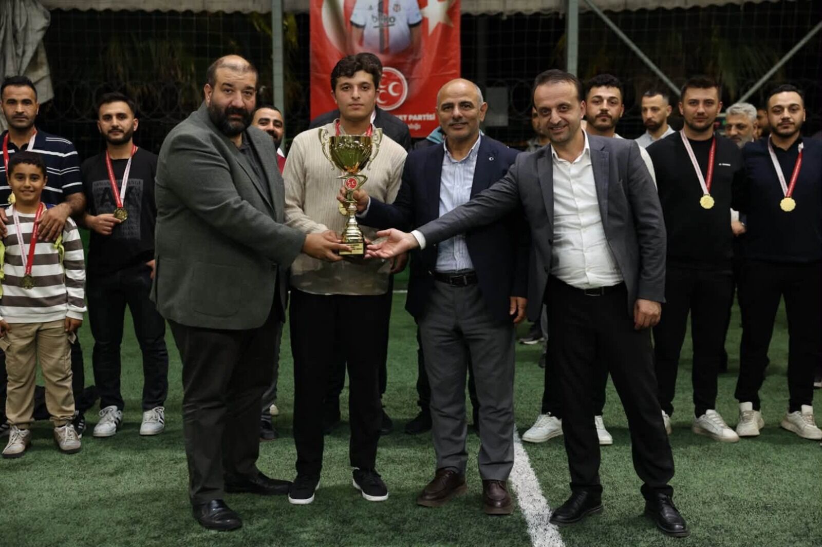Körfez’de futbol turnuvasının şampiyonu Ağadere Bölge Takımı oldu-1