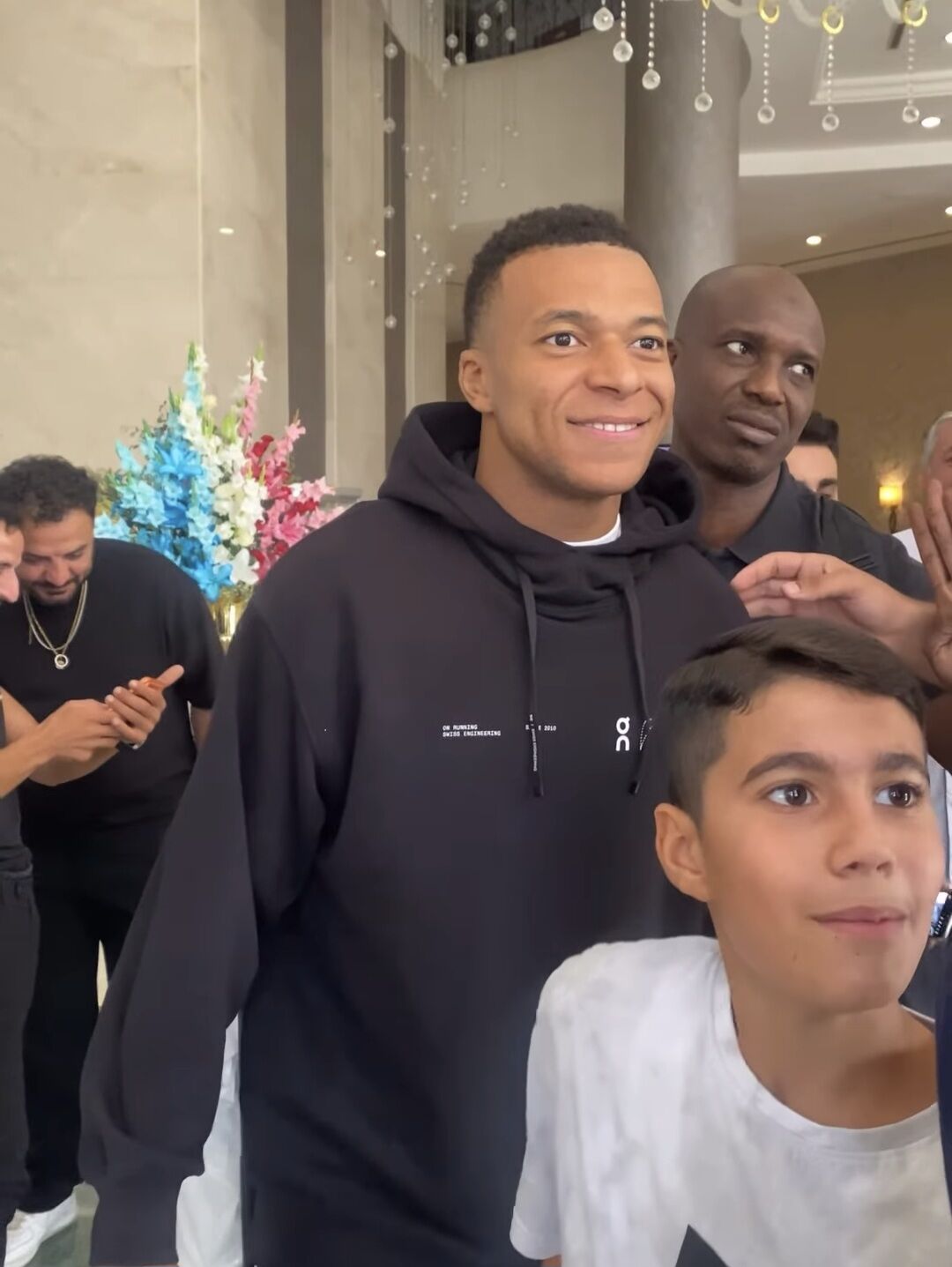 Mbappé Kocaeli’ye veda etti: Hayranlarıyla fotoğraf çektirdi-2