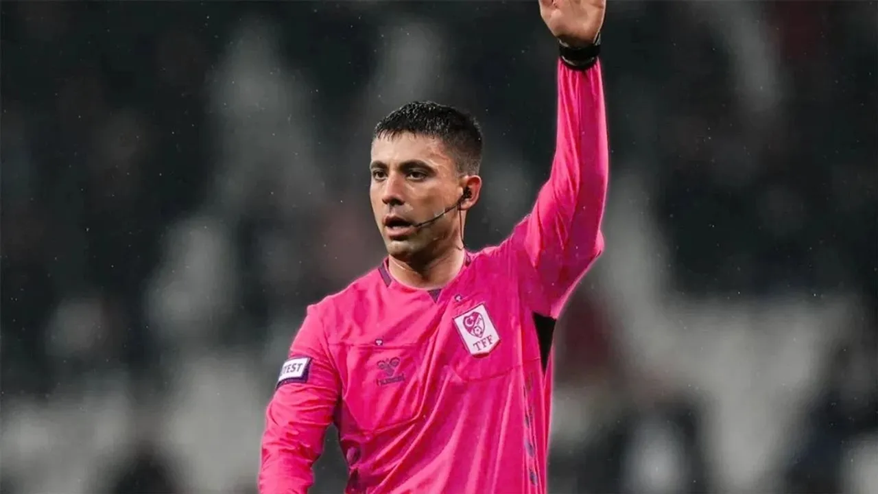 Trabzonspor-Galatasaray maçının hakemi belli oldu: Batuhan Kolak ilk kez düdük çalacak