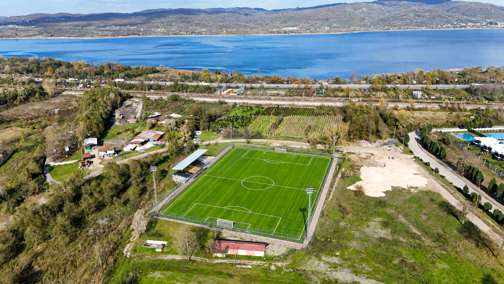 Kocaeli’nin de kıyısı var: Sapanca Gölü’nün kıyısına stat geliyor-1
