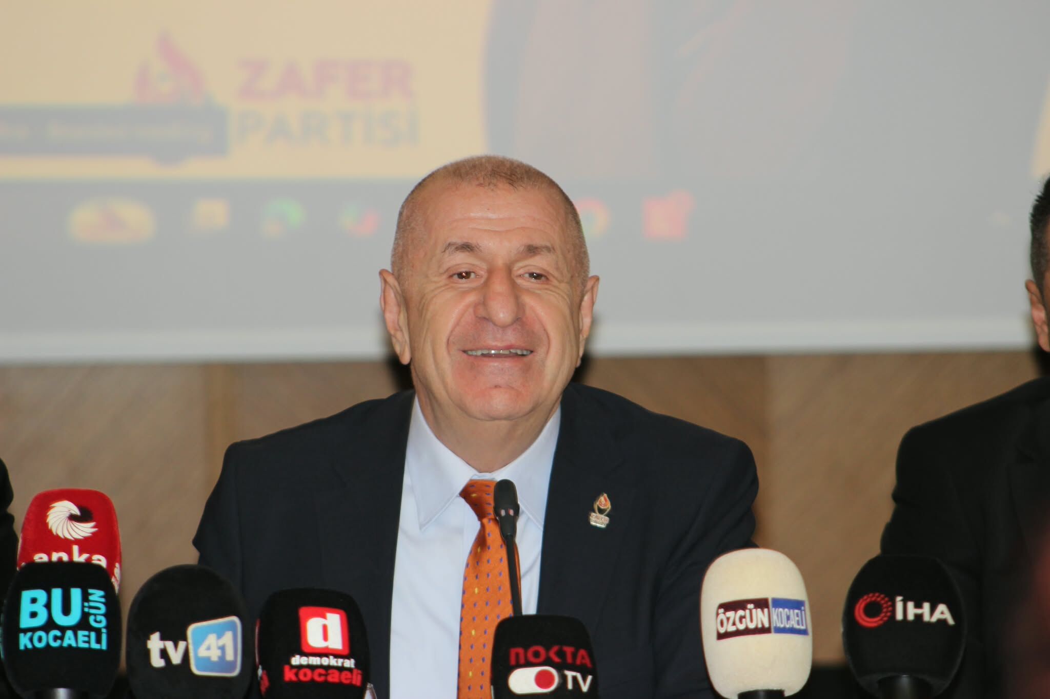 ÜMİT ÖZDAĞ’DAN ŞEVKİ YILMAZ AÇIKLAMASI: “SOYSUZ” İFADESİNİN GEREKÇESİNİ ANLATTI-3