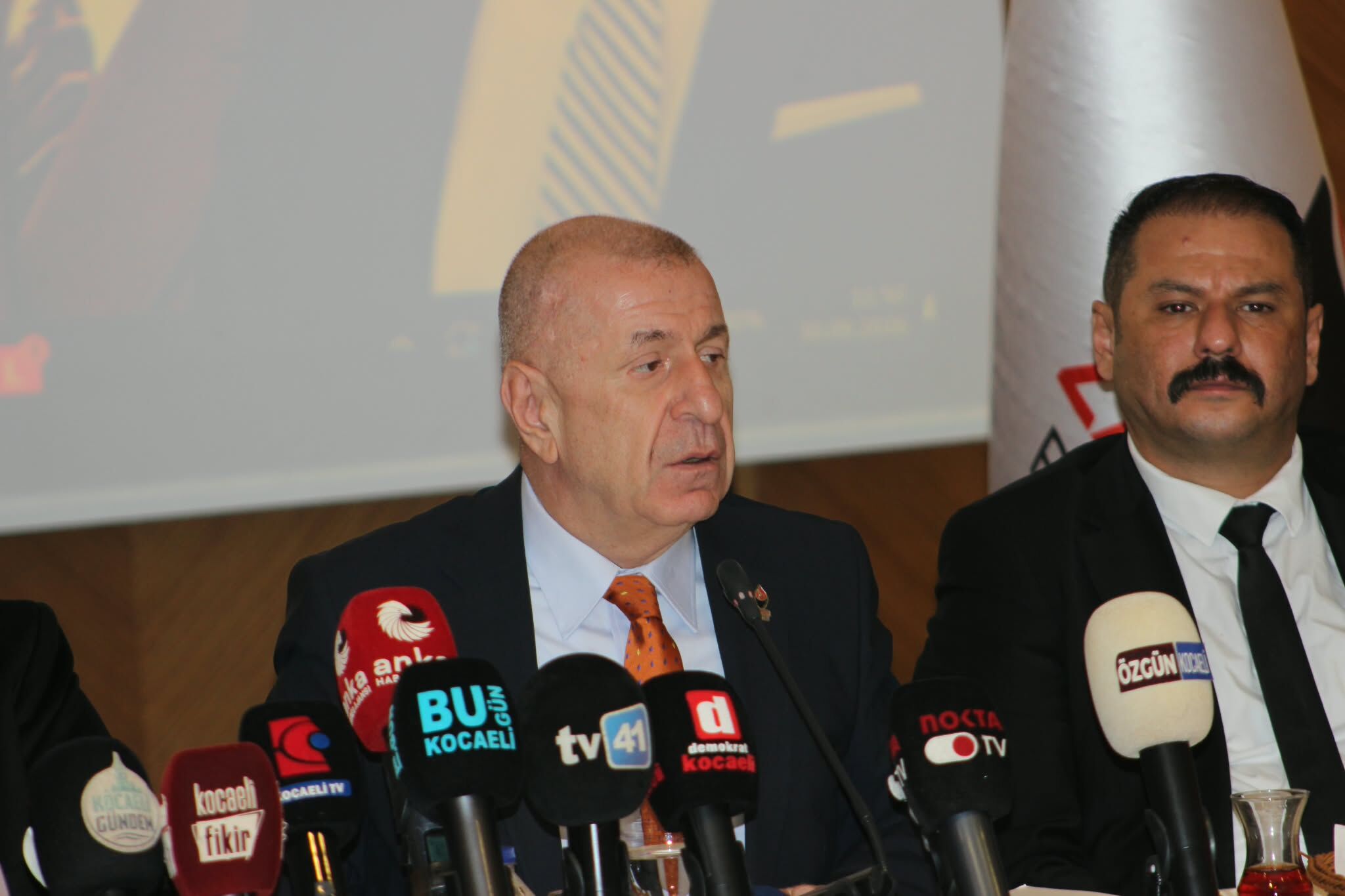 ÜMİT ÖZDAĞ’DAN ŞEVKİ YILMAZ AÇIKLAMASI: “SOYSUZ” İFADESİNİN GEREKÇESİNİ ANLATTI