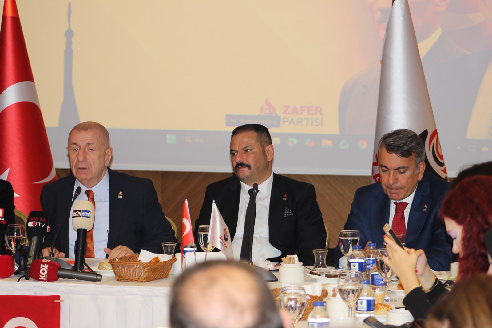 ÜMİT ÖZDAĞ’DAN ÖZGÜR ÖZEL’E SERT TEPKİ: