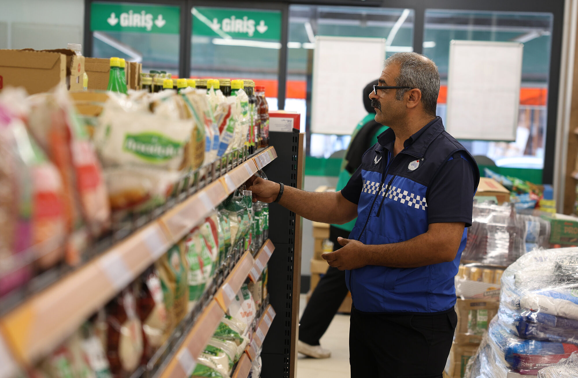 DERİNCE'DE HALK SAĞLIĞI İÇİN MARKET DENETİMLERİNİ ARALIKSIZ SÜRDÜRÜYOR-1