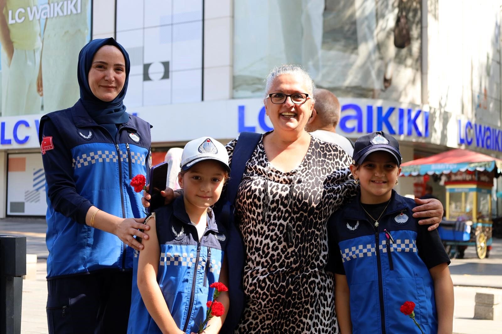 Zabıta Haftası’nda Çiçekler Büyükşehir’den (13)