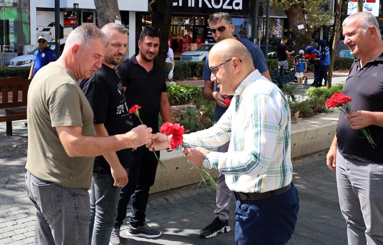 Zabıta Haftası’nda Çiçekler Büyükşehir’den (9)