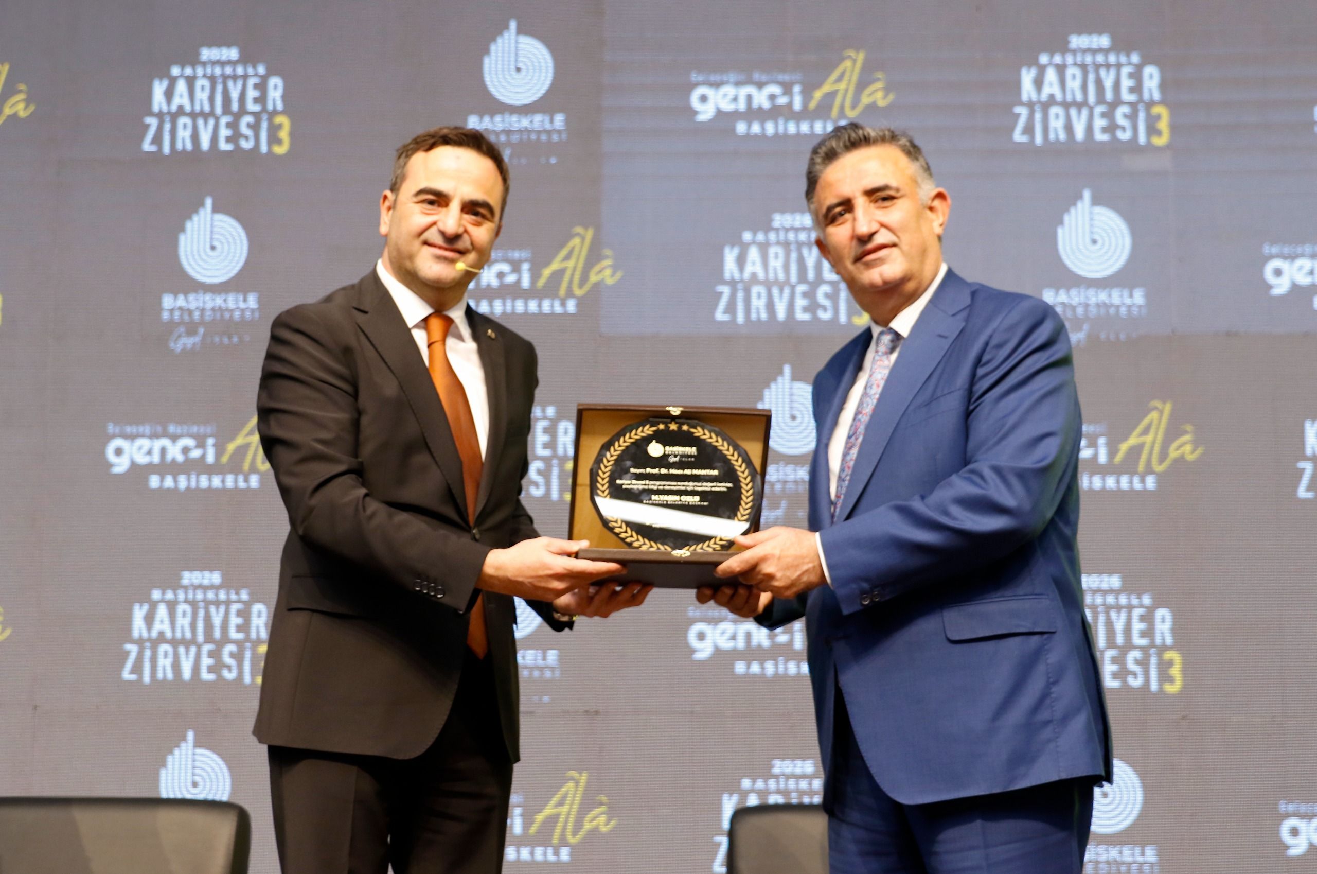 gebze-teknik-universitesi-rektoru-haci-ali-mantar-basiskele-kariyer-zirvesi-4