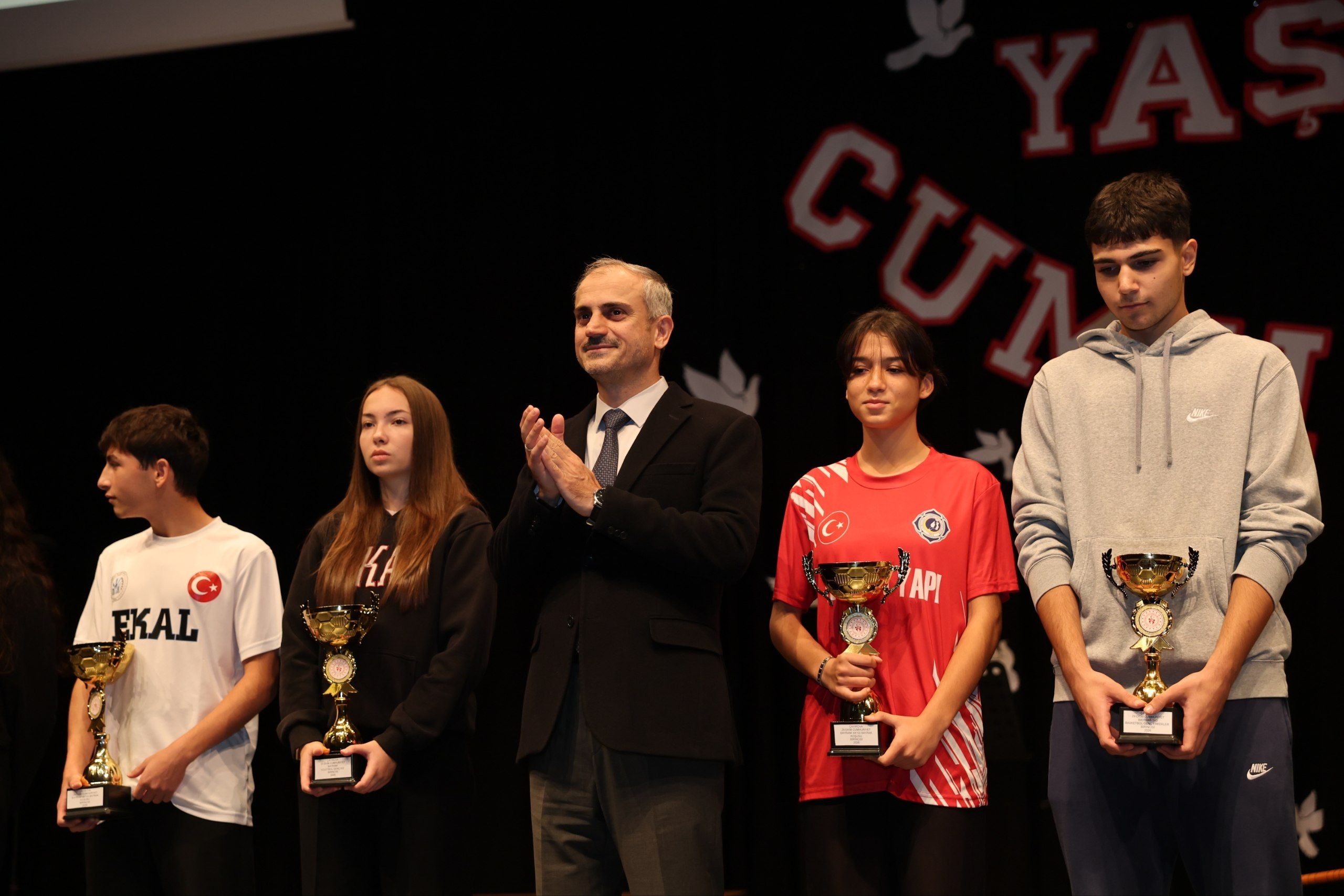cayirova-kaymakami-ahmet-onal-belediye-baskani-bunyamin-ciftci-29-ekim-cumhuriyet-bayrami-toreni-5