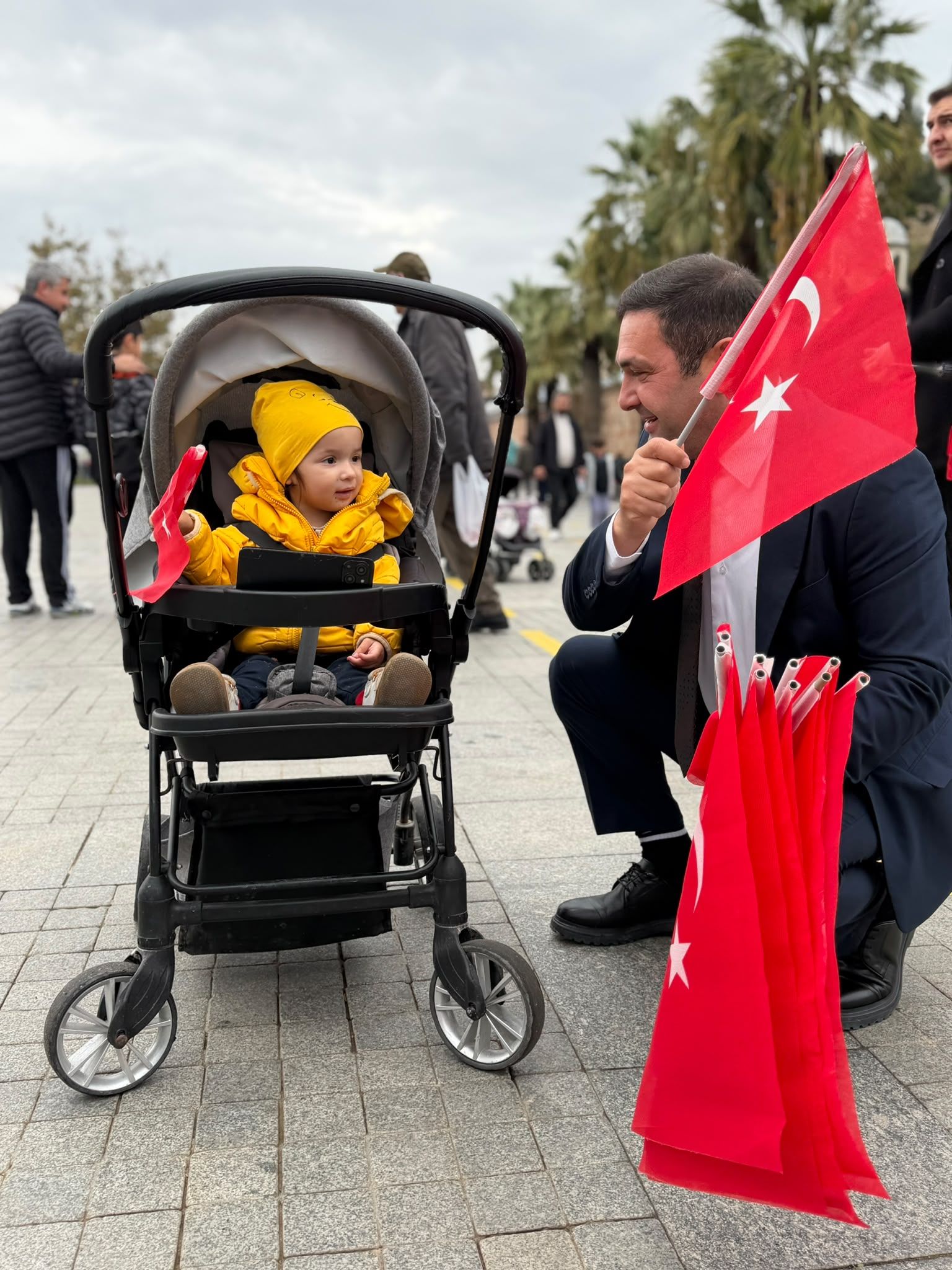 mhp-gebze-ilce-baskanligi-ulku-ocaklari-gebze-kent-meydani-29-ekim-turk-bayragi-dagitimi-4