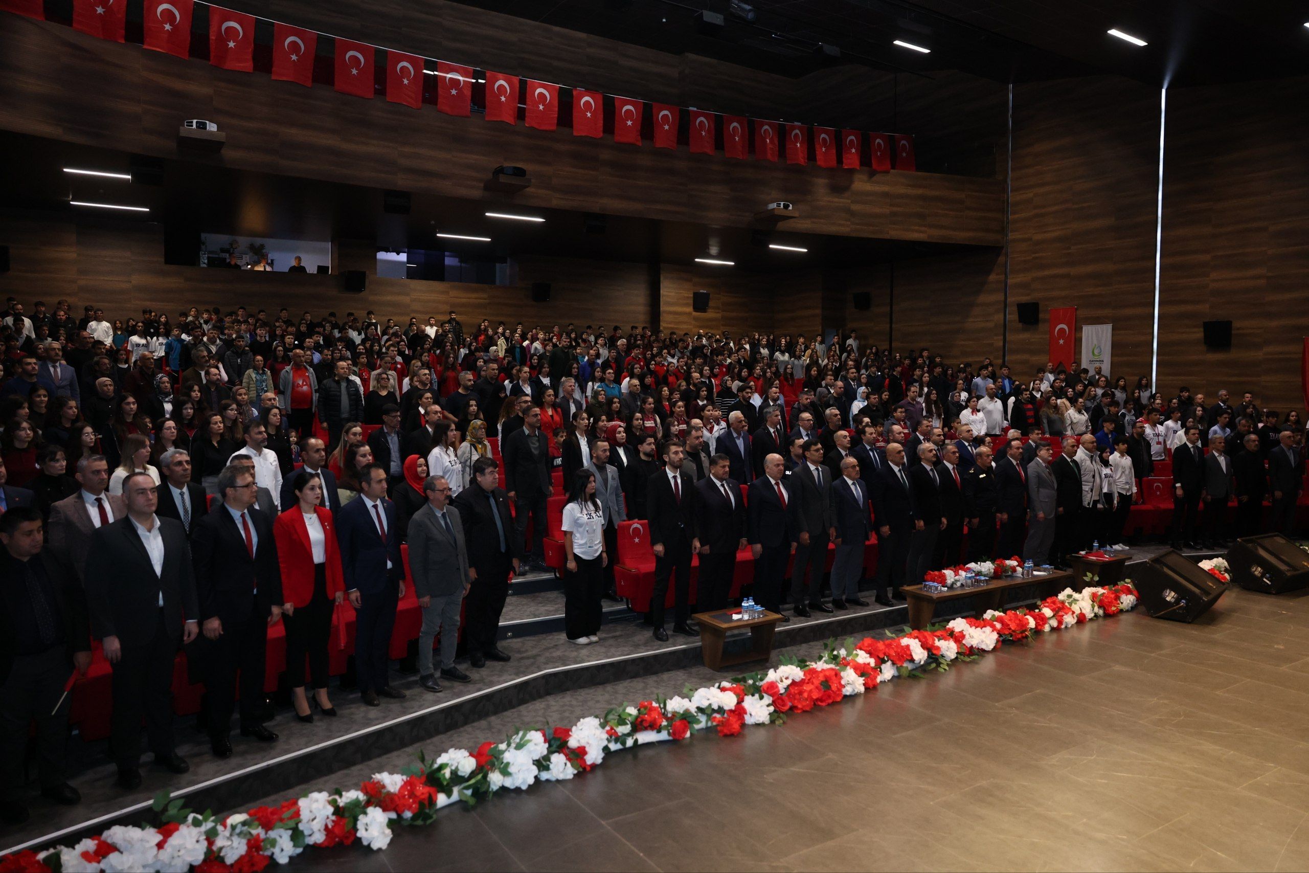 cayirova-kaymakami-ahmet-onal-belediye-baskani-bunyamin-ciftci-29-ekim-cumhuriyet-bayrami-toreni-1