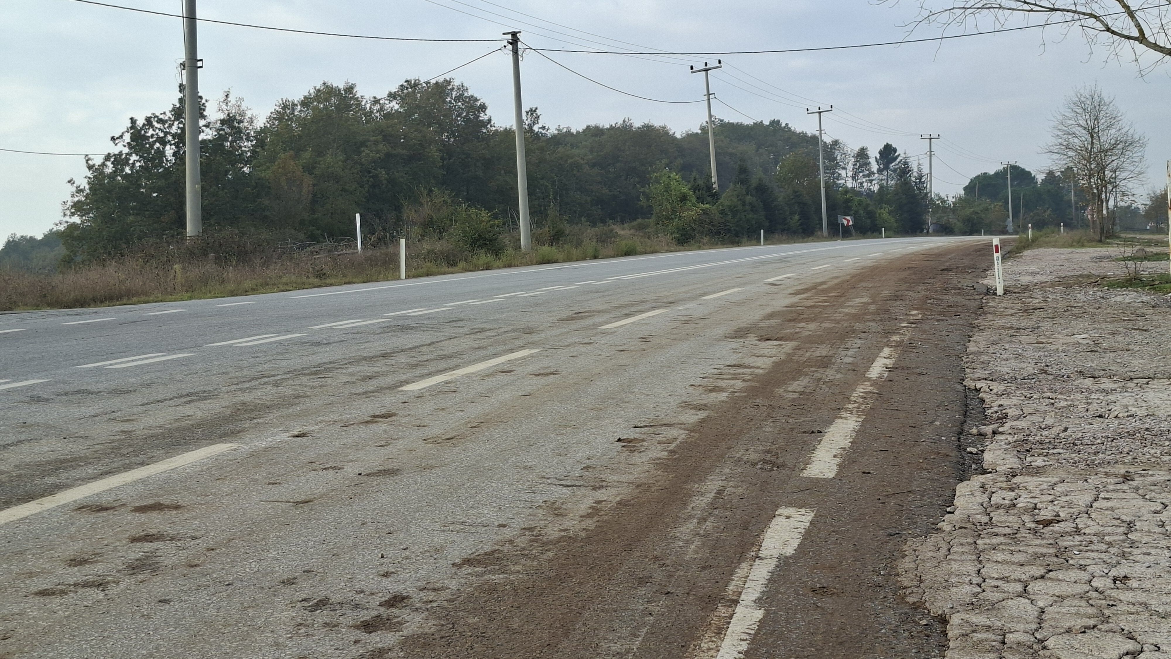 İzmit-Kandıra Yolunda Çamur Tehlikesi! Bir Şerit Kaplandı-1