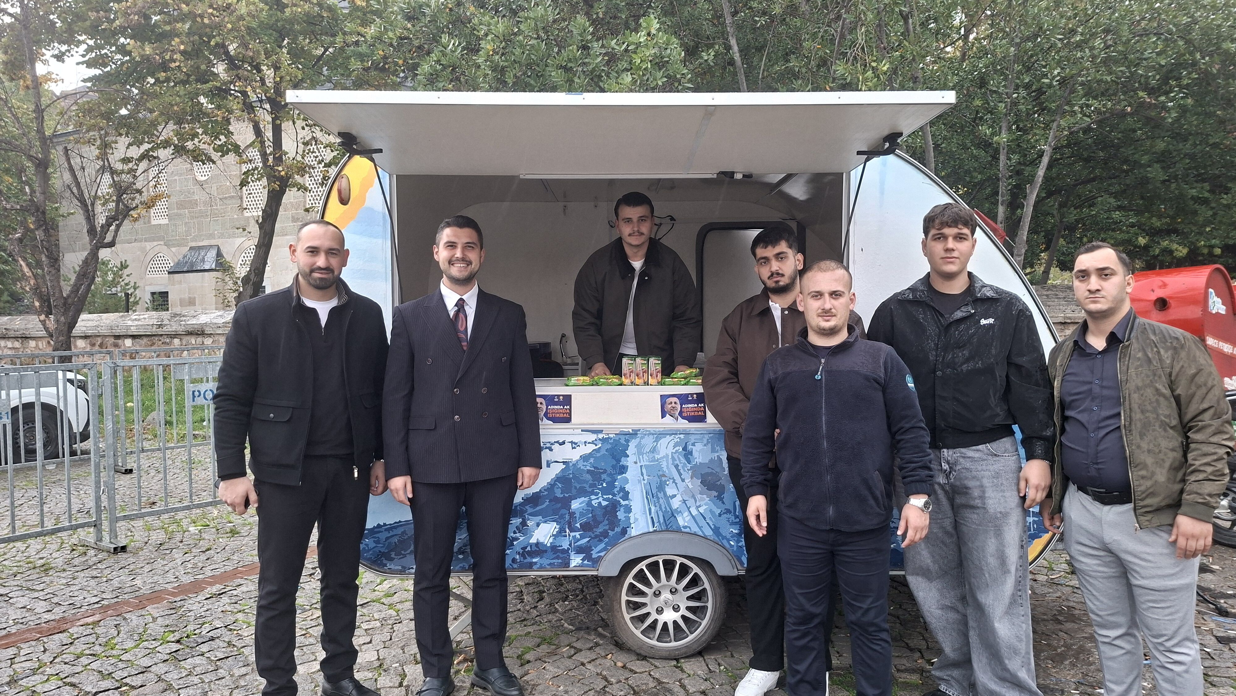 AK Parti İzmit Gençliği Yağmura Aldırmadı! Röportajda 2 Yeni Üye-1