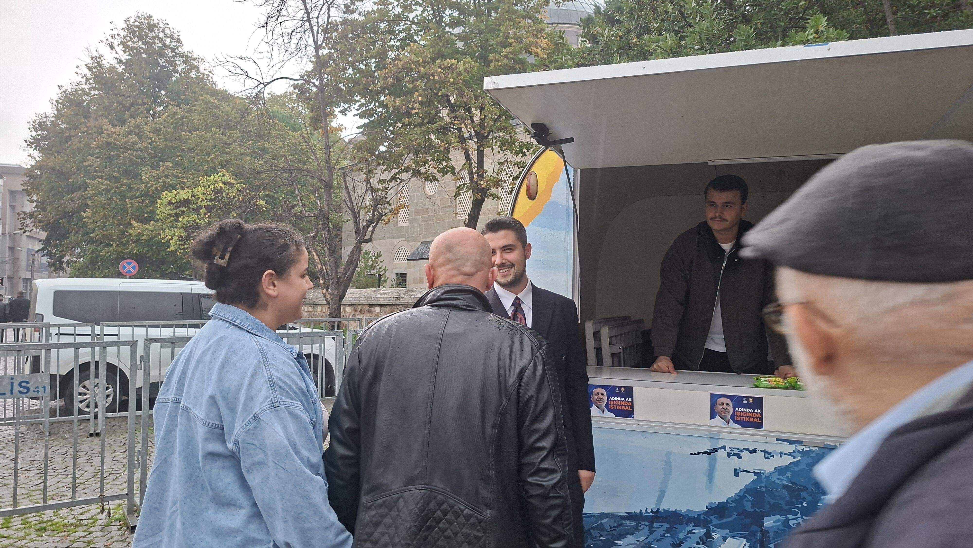 AK Parti İzmit Gençliği Yağmura Aldırmadı! Röportajda 2 Yeni Üye-3