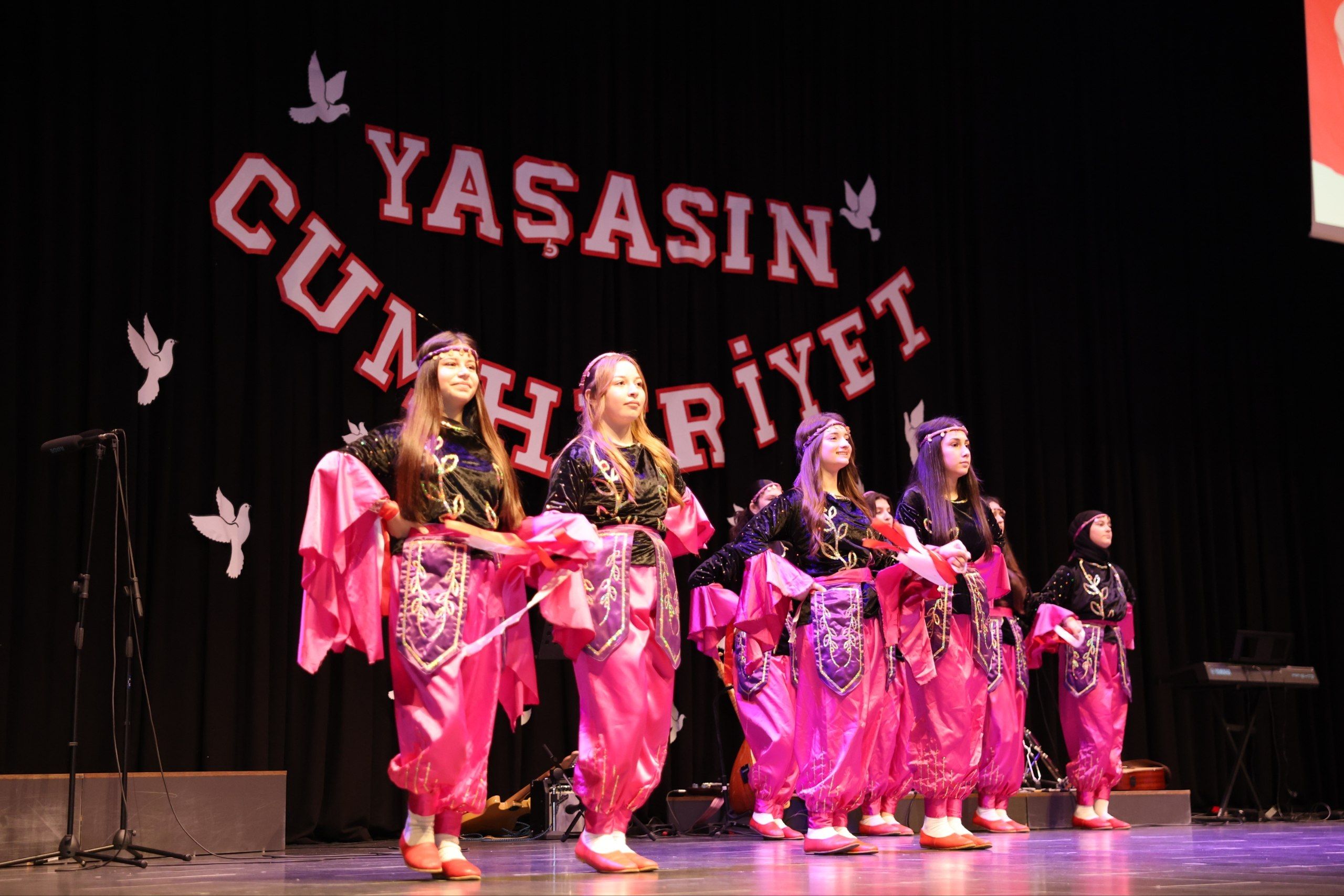 cayirova-kaymakami-ahmet-onal-belediye-baskani-bunyamin-ciftci-29-ekim-cumhuriyet-bayrami-toreni-2