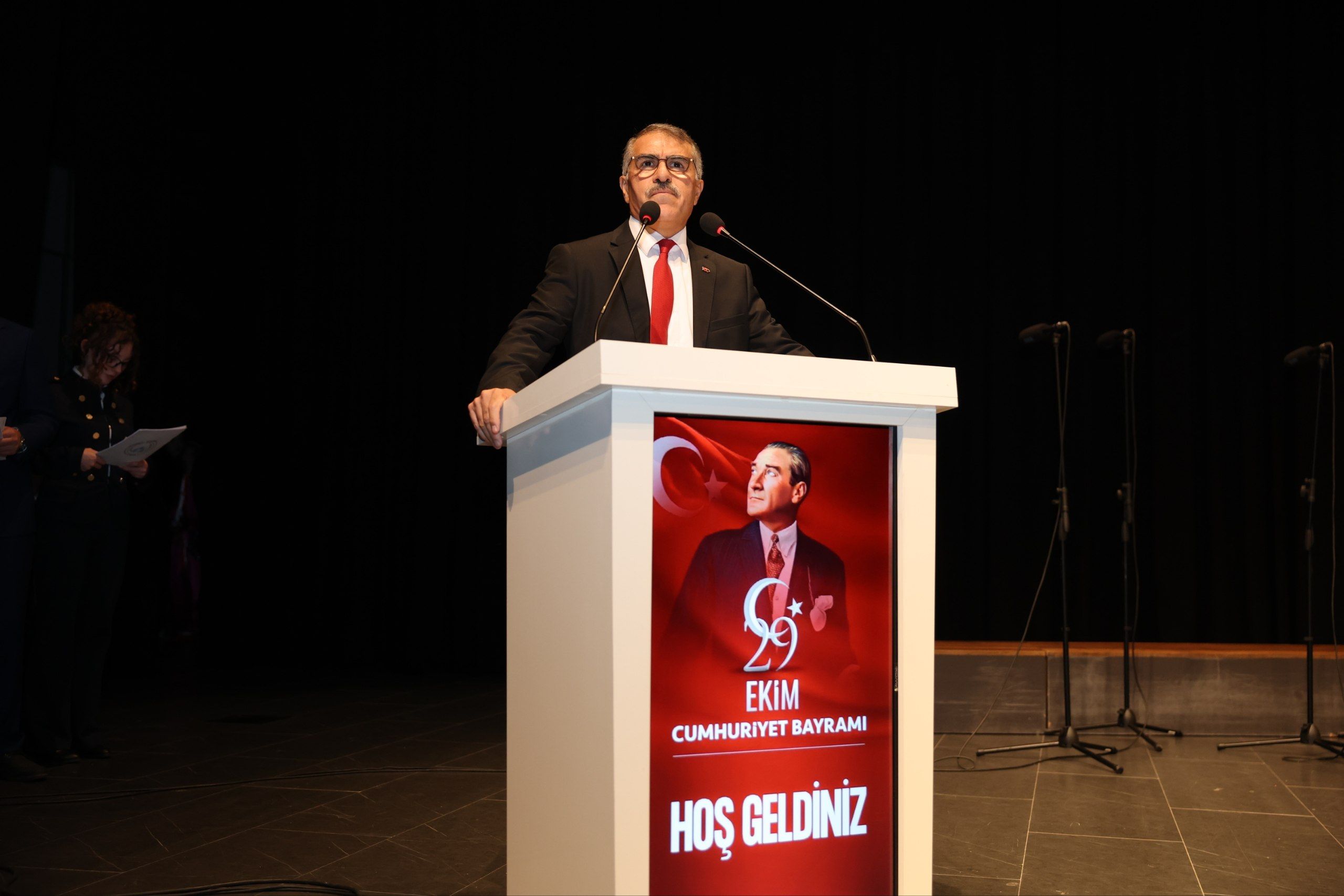 cayirova-kaymakami-ahmet-onal-belediye-baskani-bunyamin-ciftci-29-ekim-cumhuriyet-bayrami-toreni-3