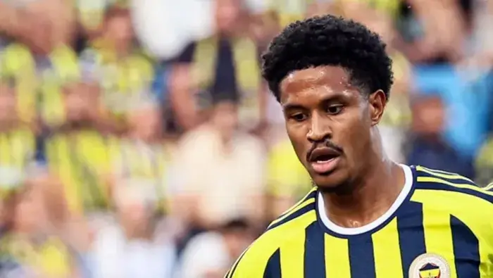 Fenerbahçe'de Jayden Oosterwolde'nin geleceği için beklenmedik karar