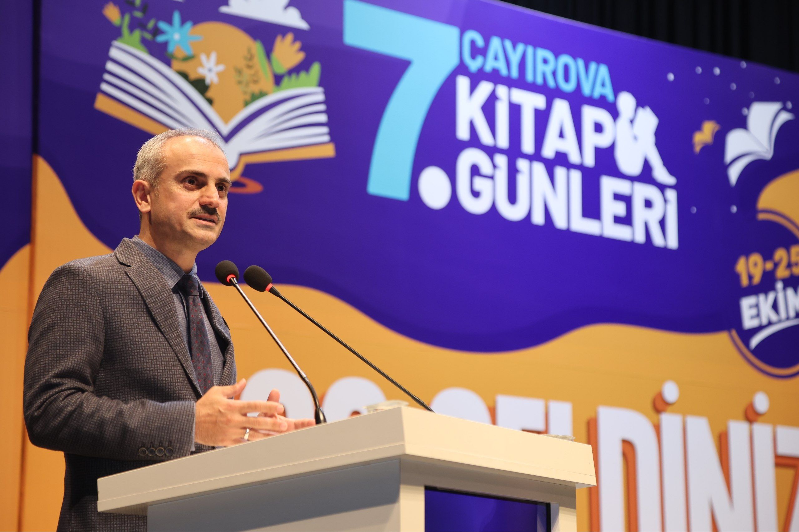 cayirova-prof-dr-necmettin-erbakan-kultur-merkezi-kitap-fuari-1
