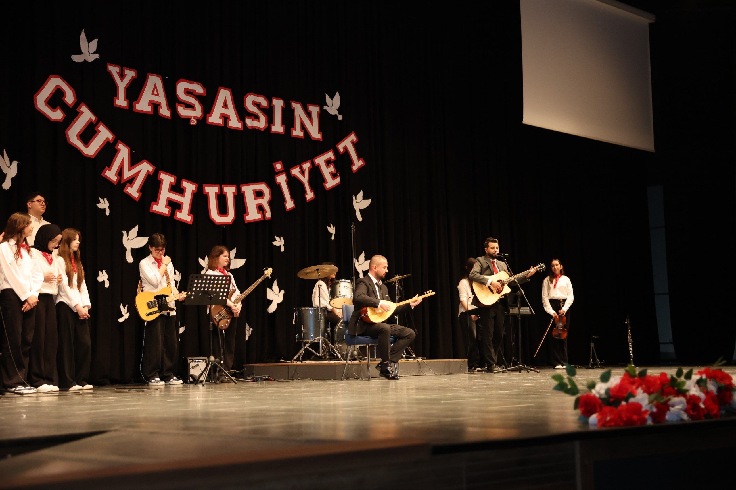 cayirova-kaymakami-ahmet-onal-belediye-baskani-bunyamin-ciftci-29-ekim-cumhuriyet-bayrami-toreni-6