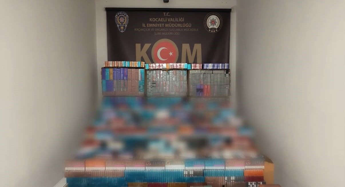 izmit-gida-tirinda-elektronik-sigara-tutunu-kacak-sigara-4