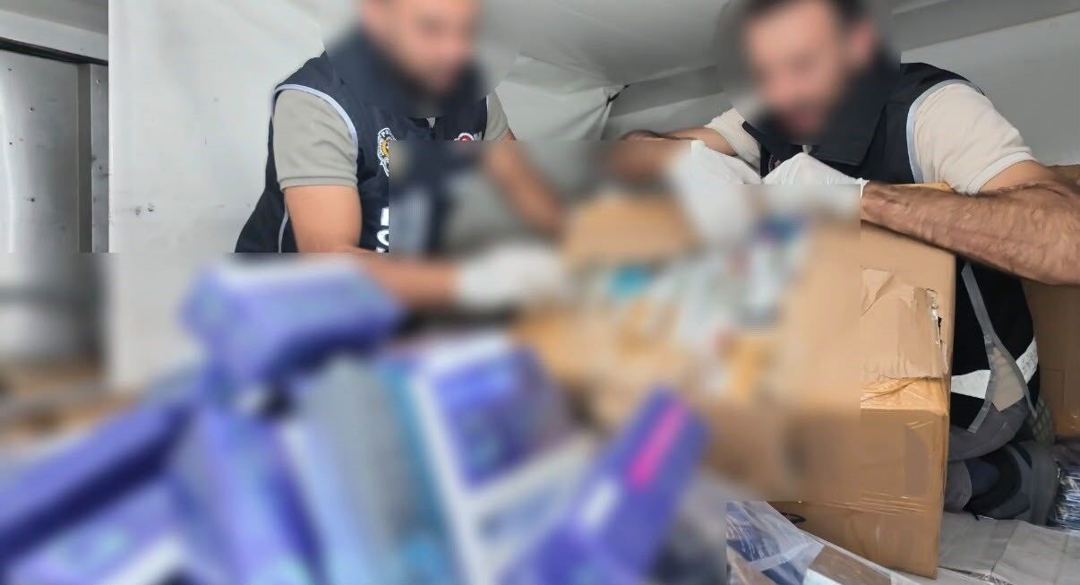 izmit-gida-tirinda-elektronik-sigara-tutunu-kacak-sigara-3