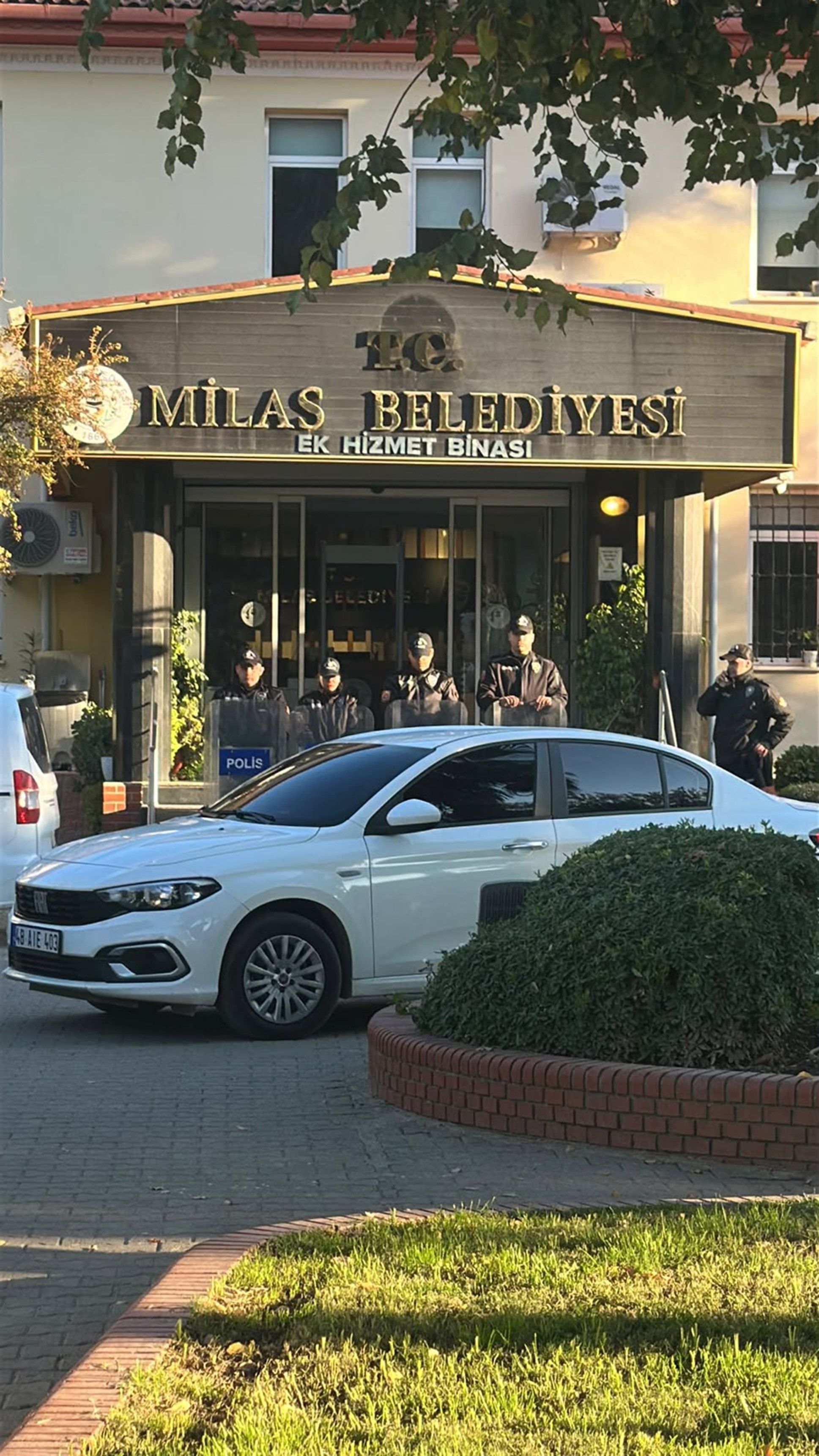 kocaeli-dahil-13-ilde-milas-belediyesi-operasyonu-1