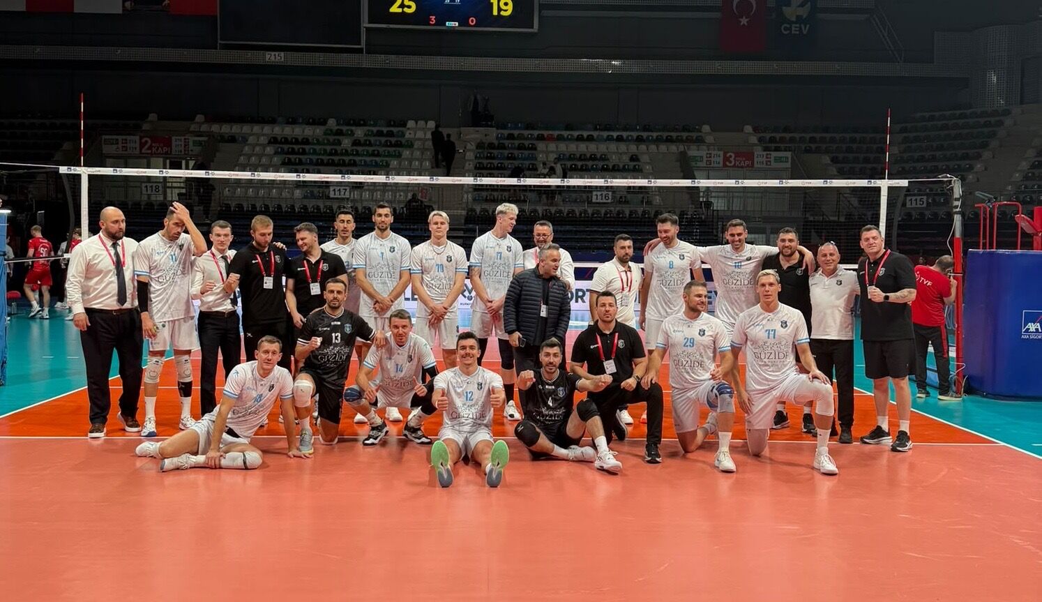 Gebze Belediyespor Kupa Voley'de Çeyrek Finale Yükseldi