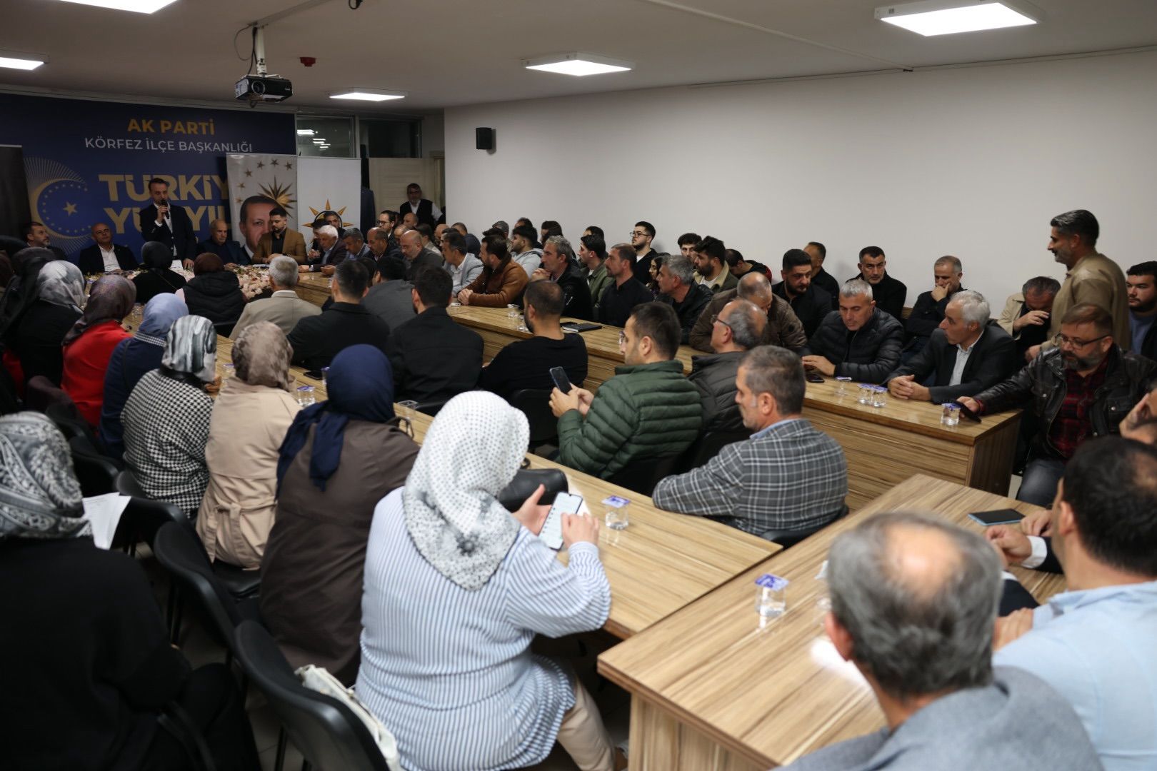 korfez-belediye-baskani-sener-sogut-ak-parti-daraltilmis-ilce-danisma-meclisi-toplantisi-2