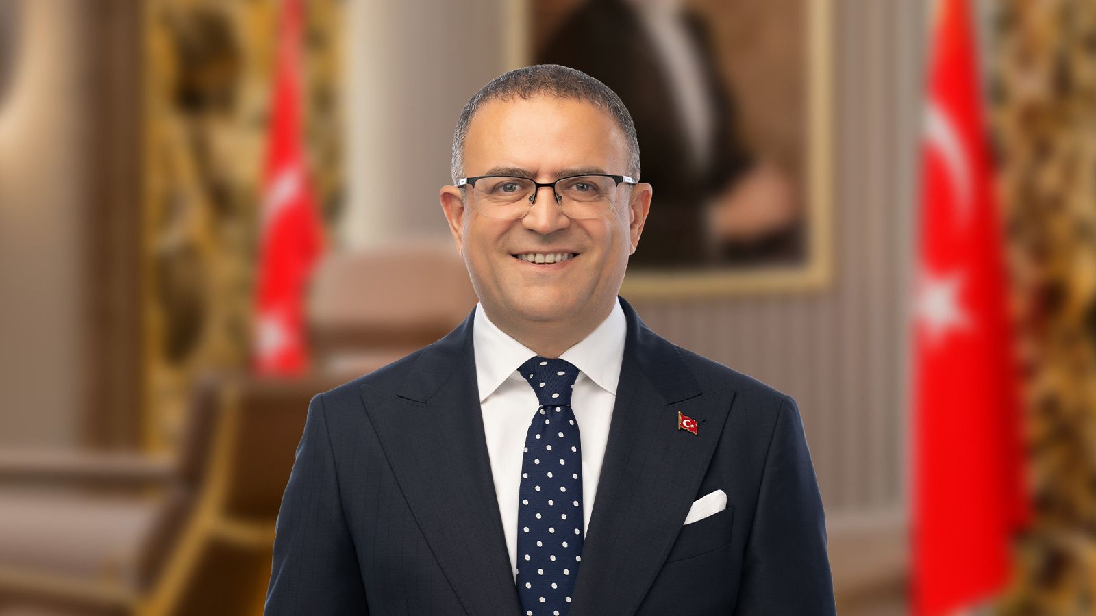 Derince Belediye Başkanı Av. Sertif Gökçe'nin 29 Ekim Cumhuriyet Bayramı kutlama mesajı ve portresi.-1