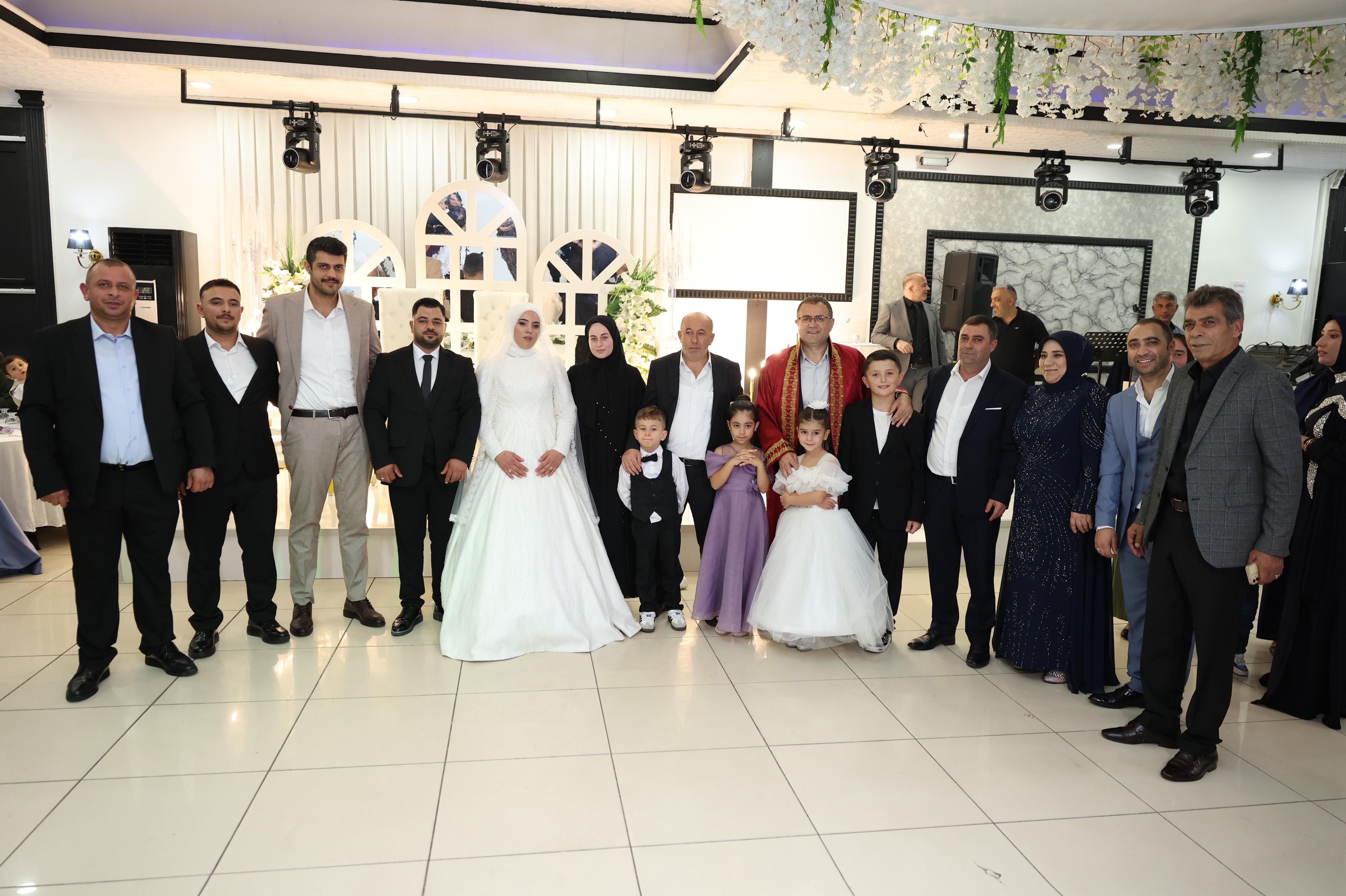 derince-belediye-baskani-sertif-gokce-nikah-merasimleri-evlilik-tebrigi-2