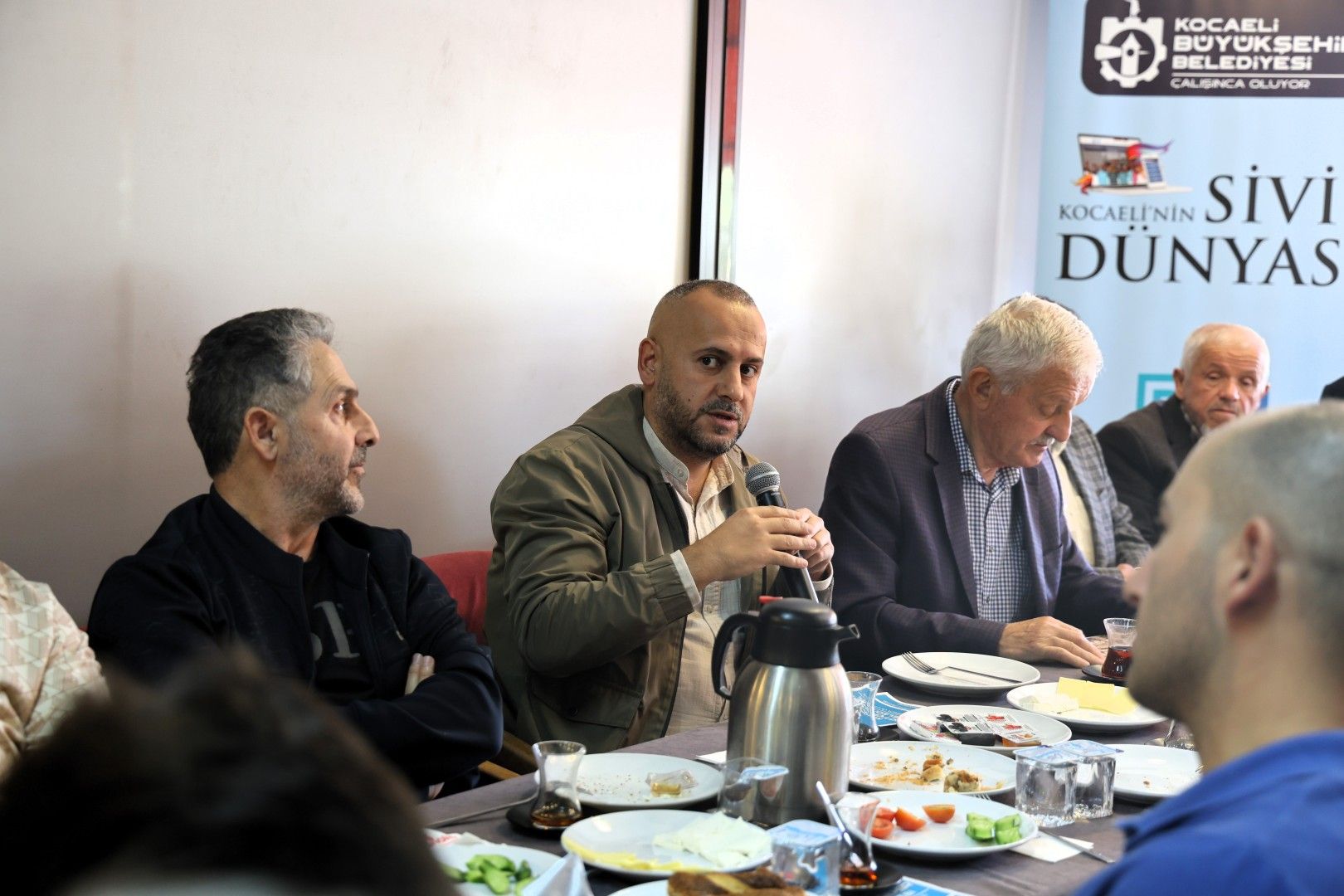 kocaeli-buyuksehir-belediyesi-izmit-yesilova-meydan-kavsagi-projesi-esnaf-istisare-toplantisi-5
