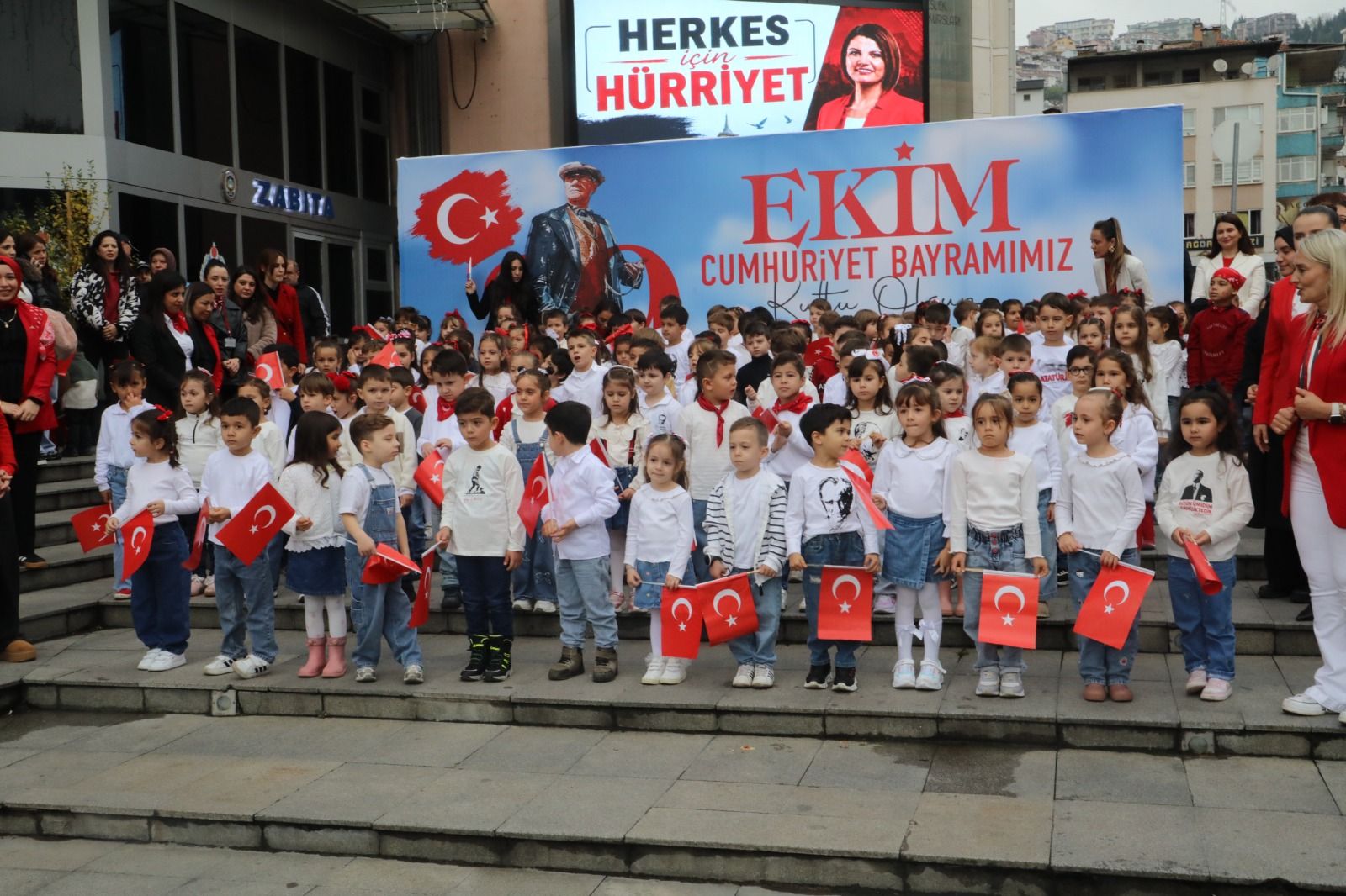 izmit-belediyesi-cinar-cocuk-evleri-29-ekim-cumhuriyet-korteji-koro-fethiye-caddesi-5
