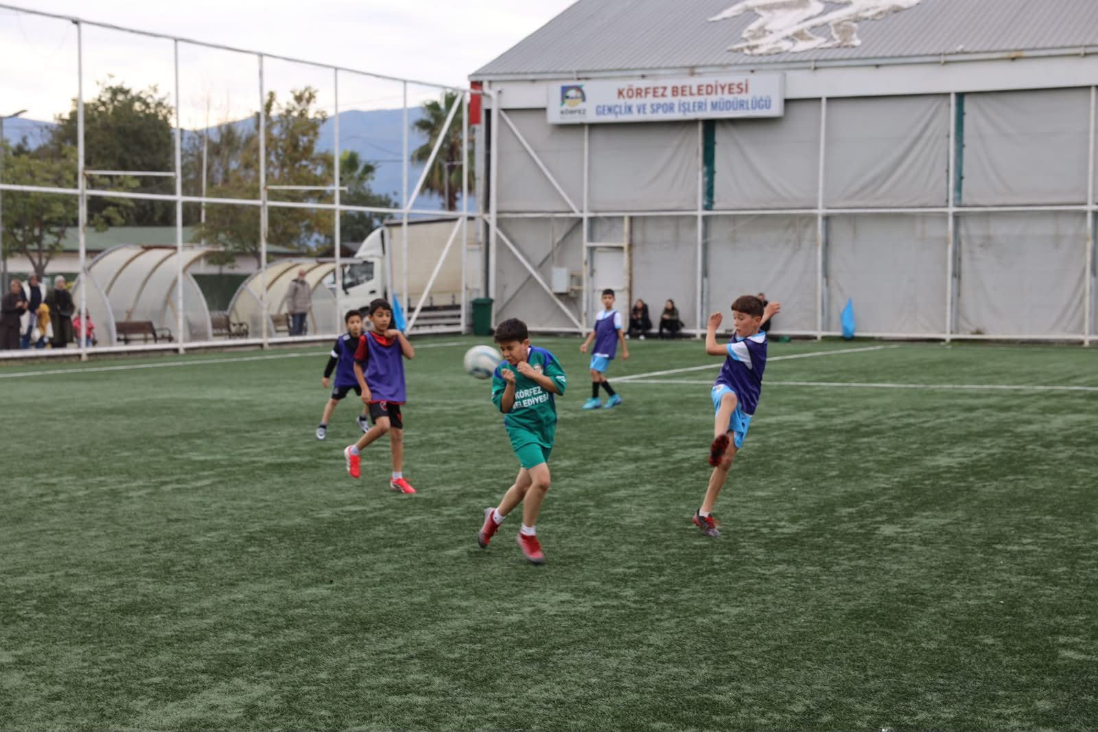 korfez-cumhuriyet-bayrami-ilkokullar-arasi-futbol-turnuvasi-1