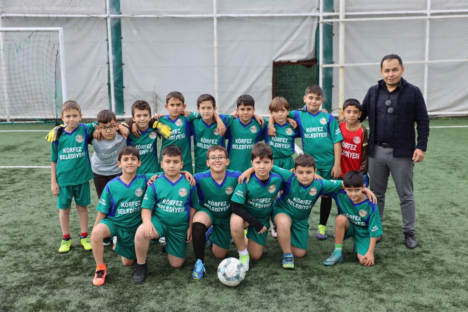 korfez-cumhuriyet-bayrami-ilkokullar-arasi-futbol-turnuvasi-4