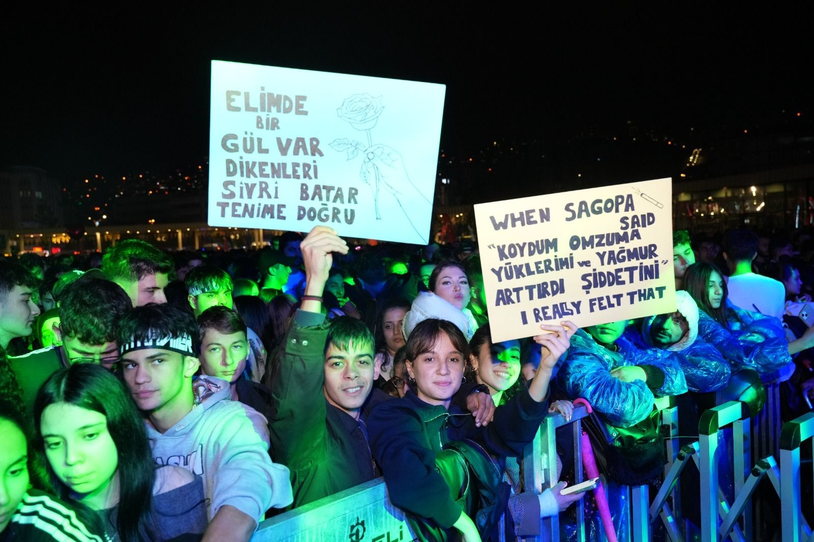 kocaeli-buyuksehir-belediyesi-sagopa-kajmer-milli-irade-meydani-29-ekim-konseri-berna-abis-kocaelispor-formasi-4
