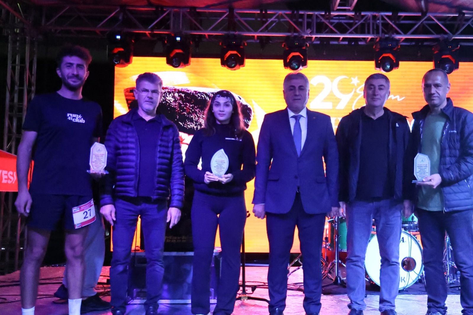 kartepe-belediyesi-baskan-mustafa-kocaman-kanal-park-kent-meydani-29-ekim-cumhuriyet-bayrami-gece-kosusu-