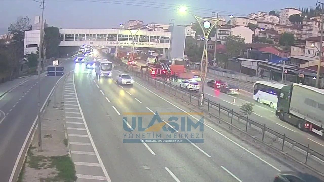 D-100 İzmit İSU Mevkiinde Trafik Kazası: Ulaşım Kilitlendi