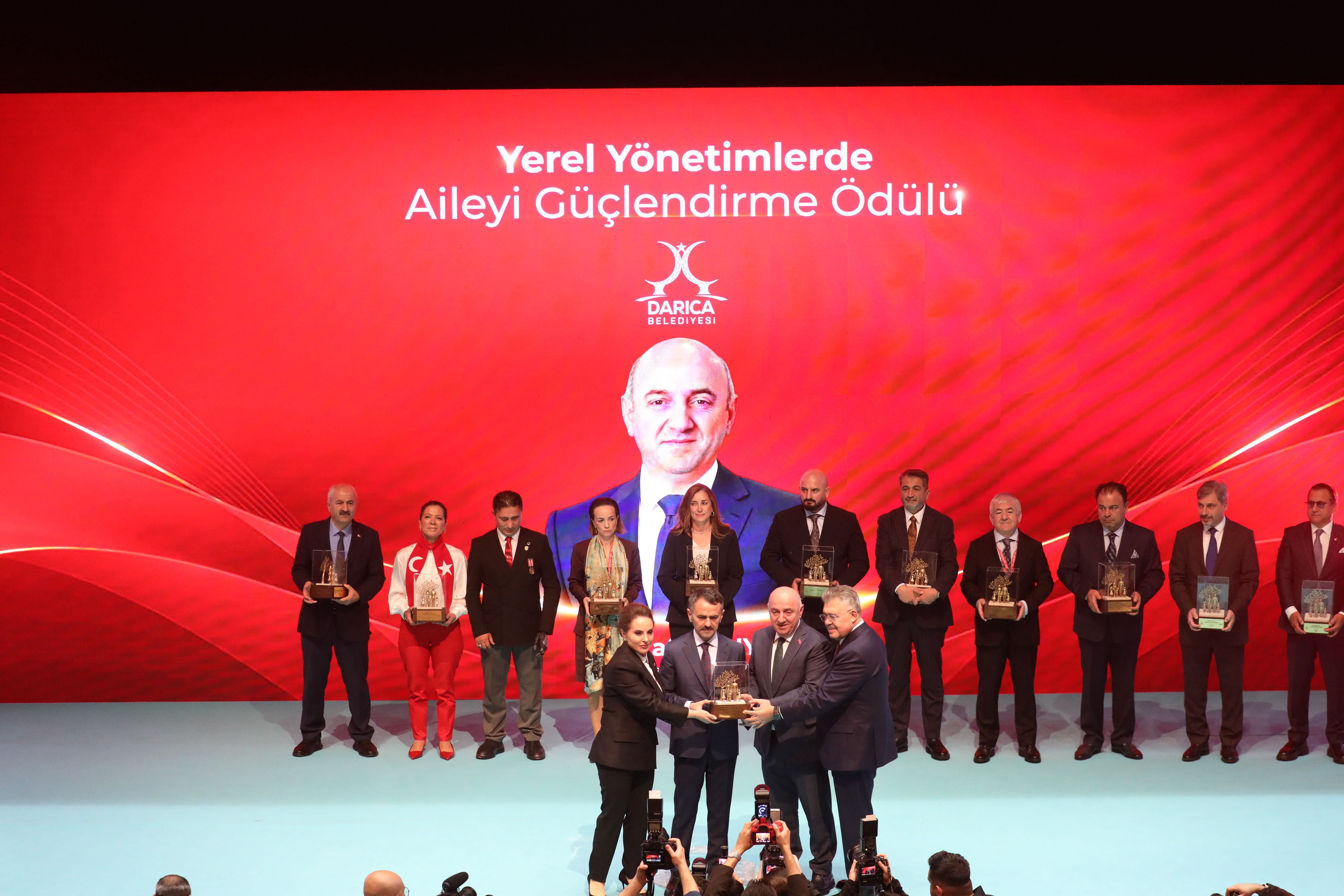 darica-belediyesi-muzaffer-biyik-yerel-yonetimlerde-aileyi-guclendirme-odulu-ilhami-aktas-2