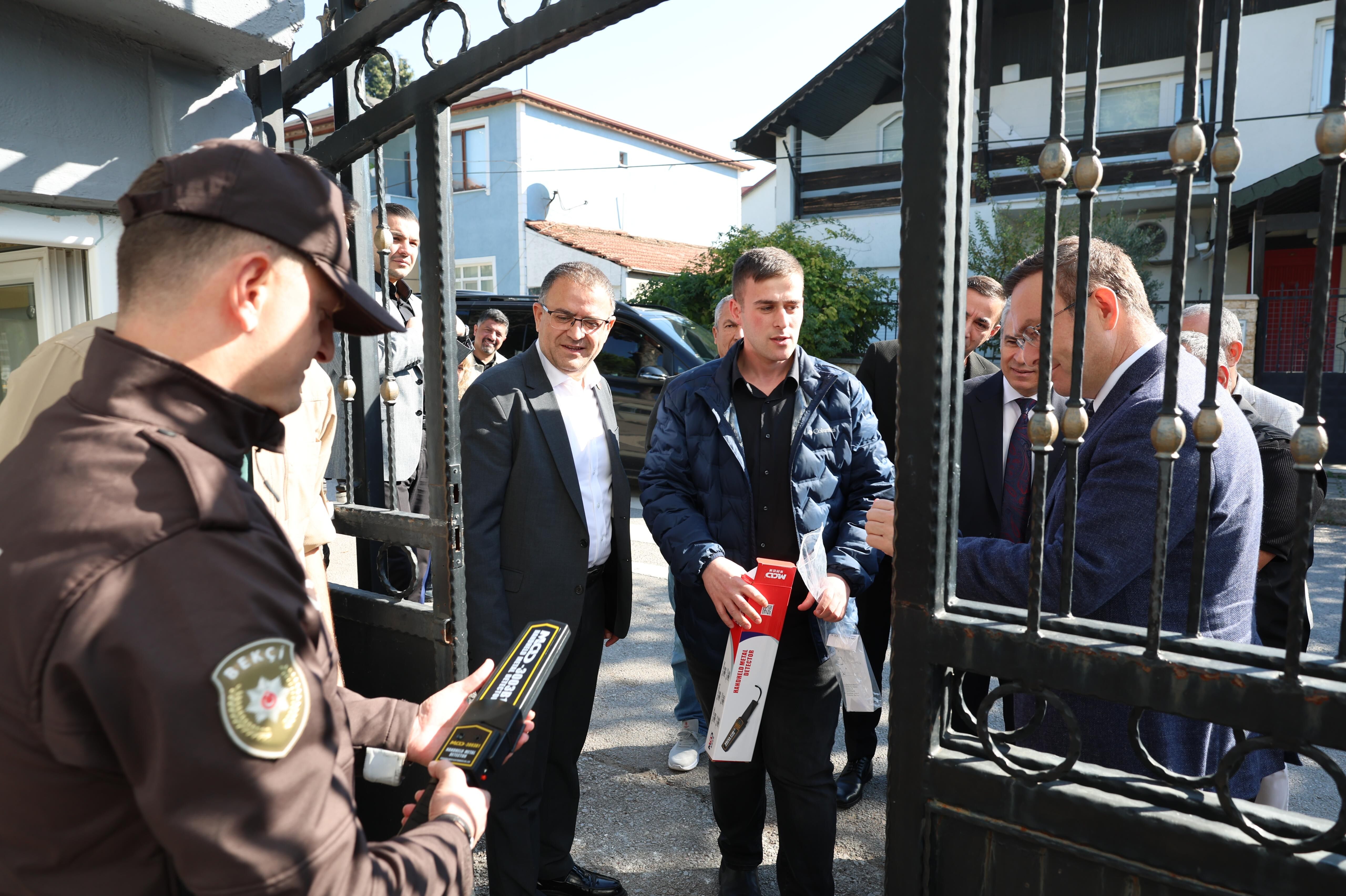 Derince Belediyesi’nden 55 Okula Dedektör Desteği-2