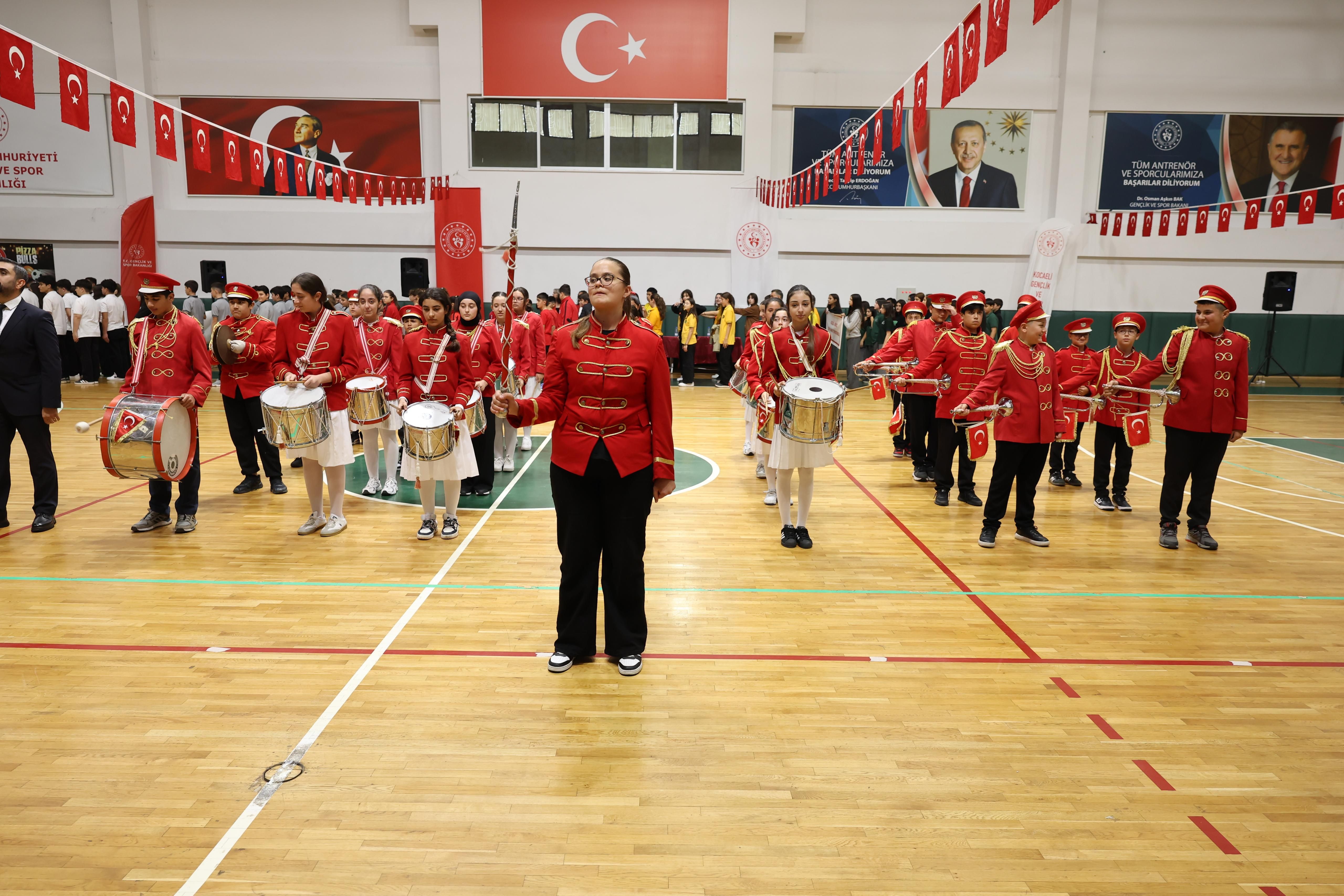 derince-kaymakami-mustafa-demirelli-belediye-baskani-sertif-gokce-29-ekim-cumhuriyet-bayrami-103-yil-kutlamalari-4